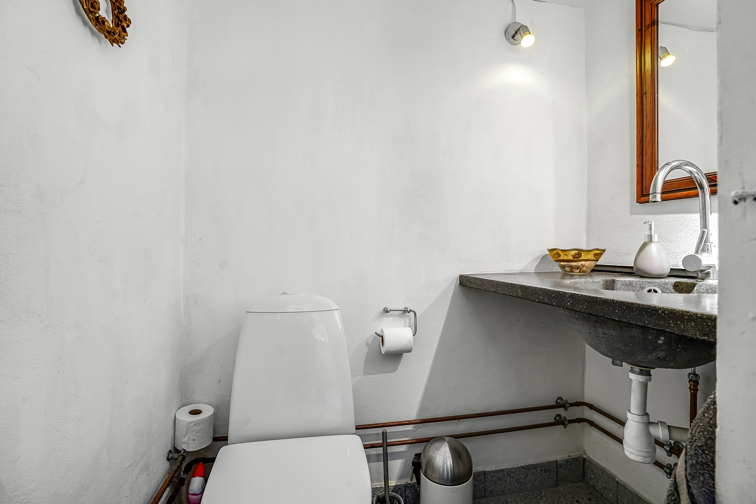 Fremhævet toilet billede i fuldskærmstilstand. Billede af Behrendtsvej 17, 5500 Middelfart