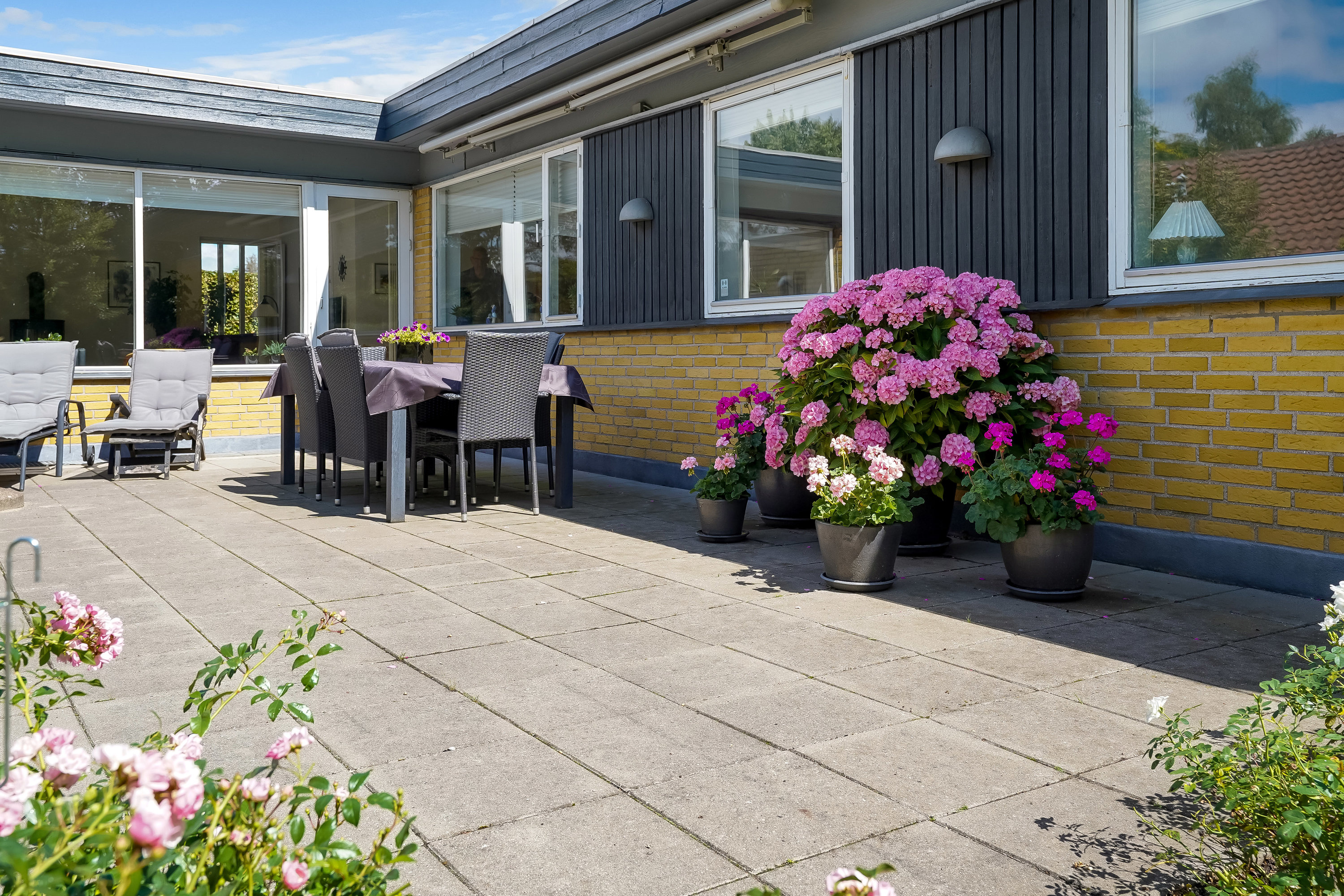 Fremhævet terrasse billede i fuldskærmstilstand. Billede af Sparretornvej 29, 5230 Odense M