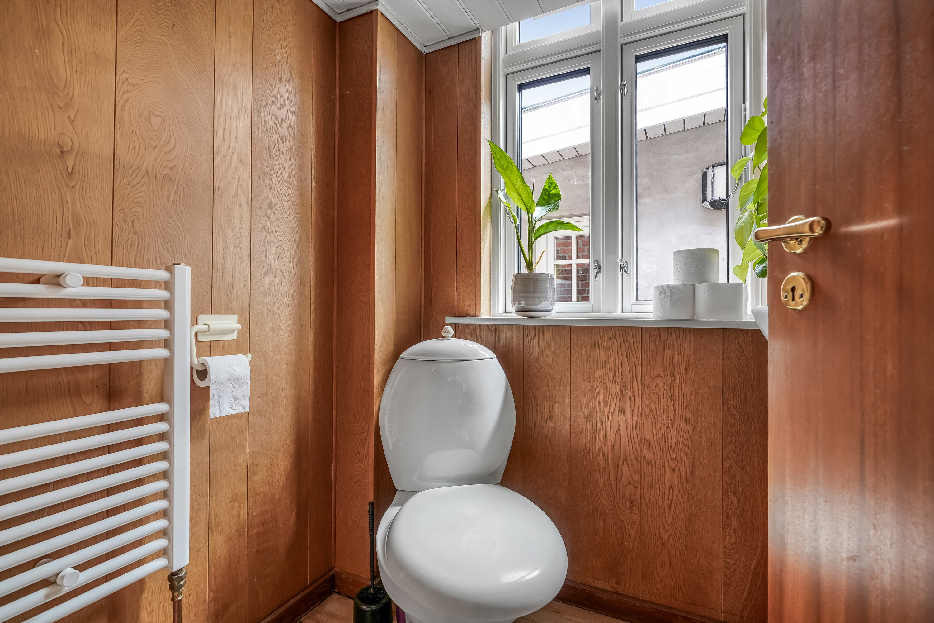 Fremhævet toilet billede i fuldskærmstilstand. Billede af Gl Banegårdsvej 116, 5500 Middelfart