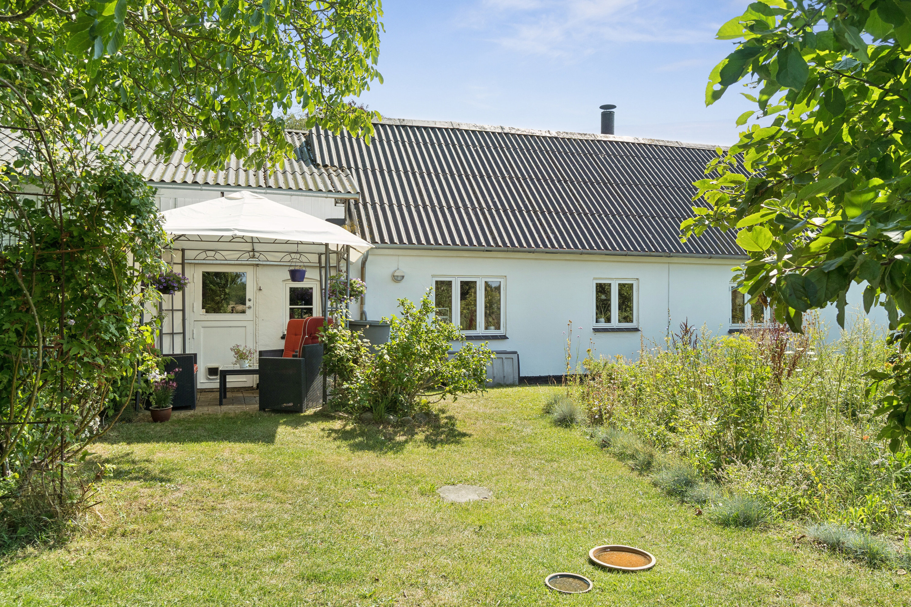 Fremhævet set fra haven billede i fuldskærmstilstand. Billede af Englebjergvej 44, Stenstrup, 4700 Næstved