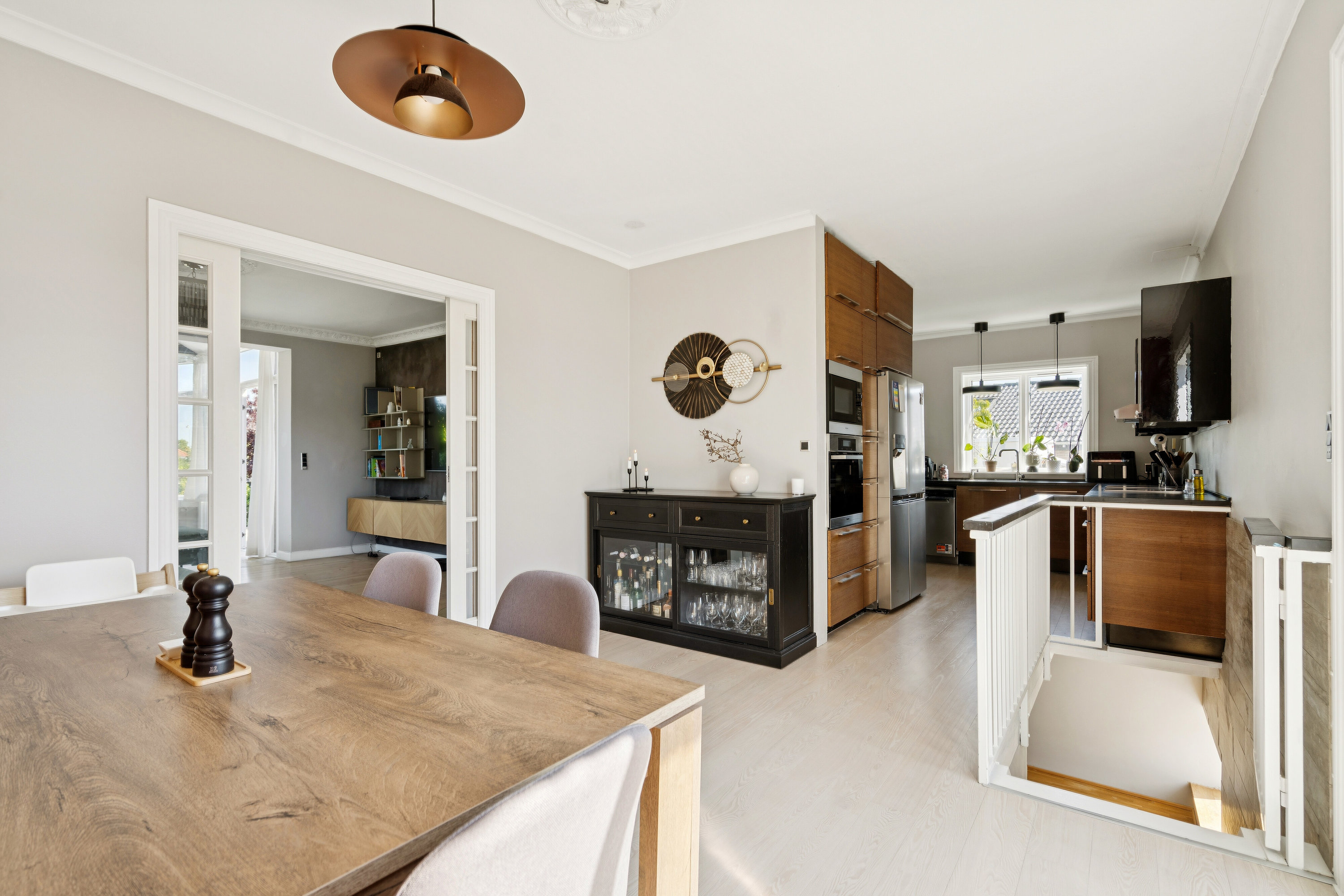 Fremhævet spisestue billede i fuldskærmstilstand. Billede af Ulsevej 2, 2650 Hvidovre