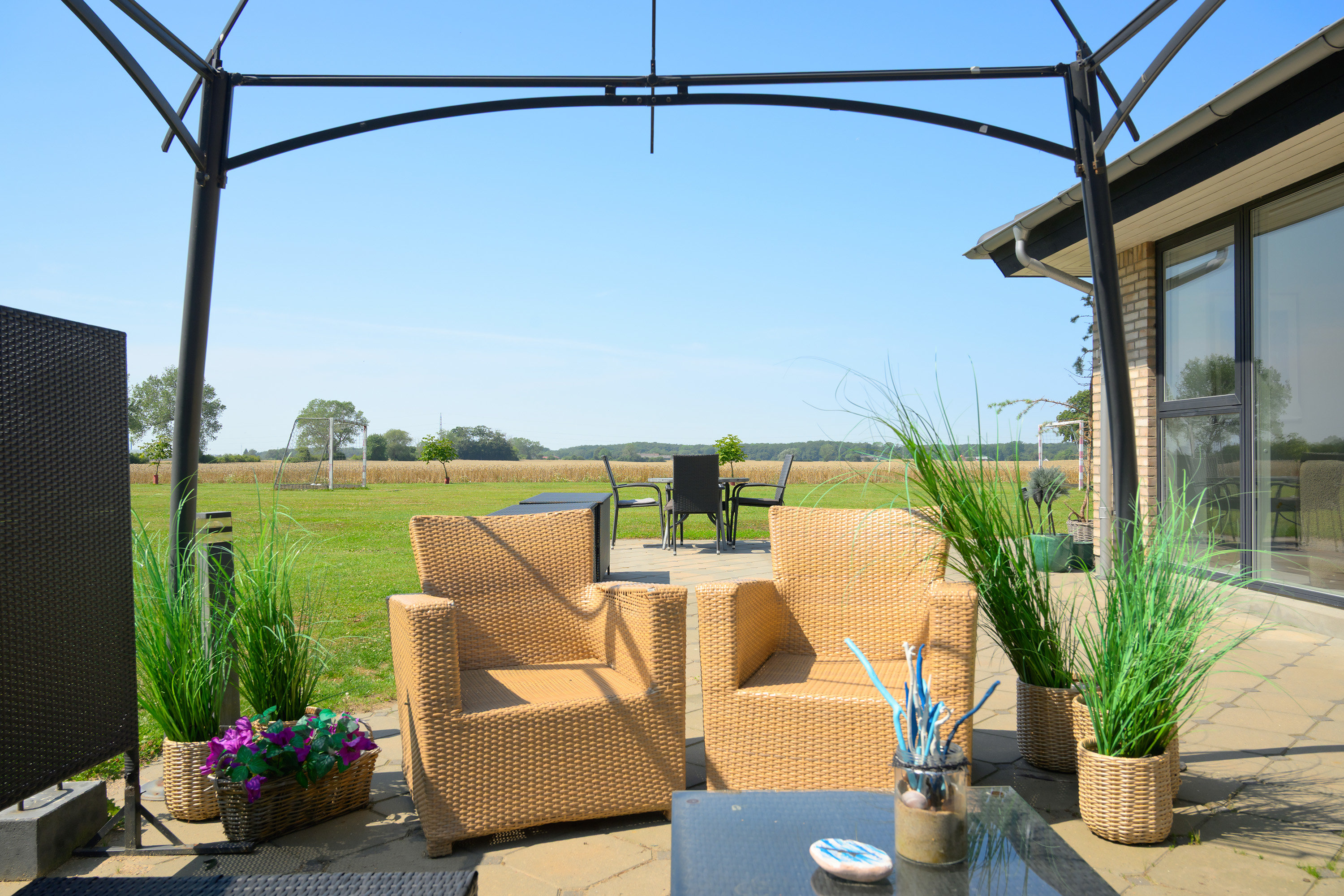 Fremhævet terrasse billede i fuldskærmstilstand. Billede af Systofte Bygade 31, Systofte, 4800 Nykøbing F