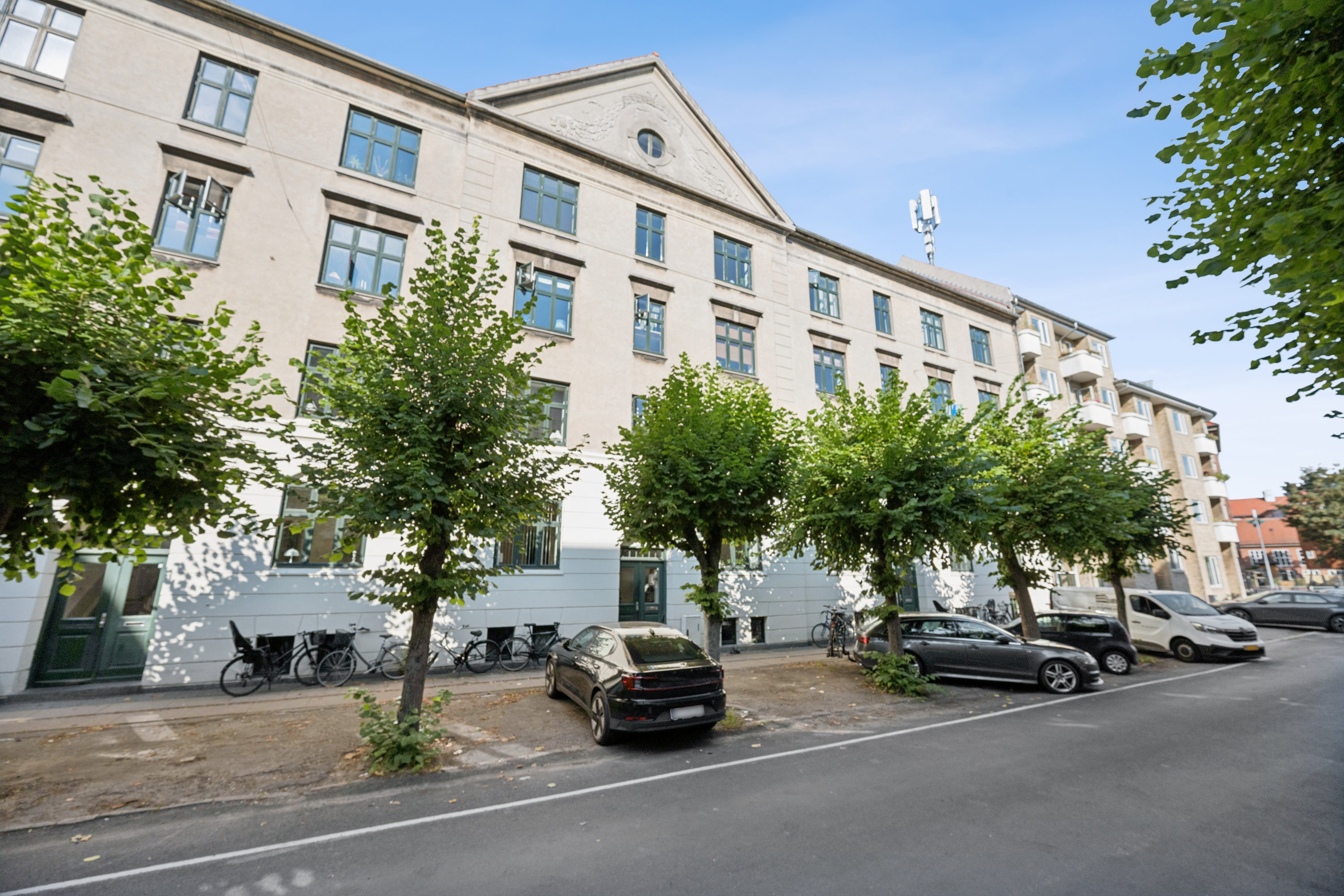 Fremhævet andet billede i fuldskærmstilstand. Billede af Helsingborggade 19, 2. tv.., 2100 København Ø