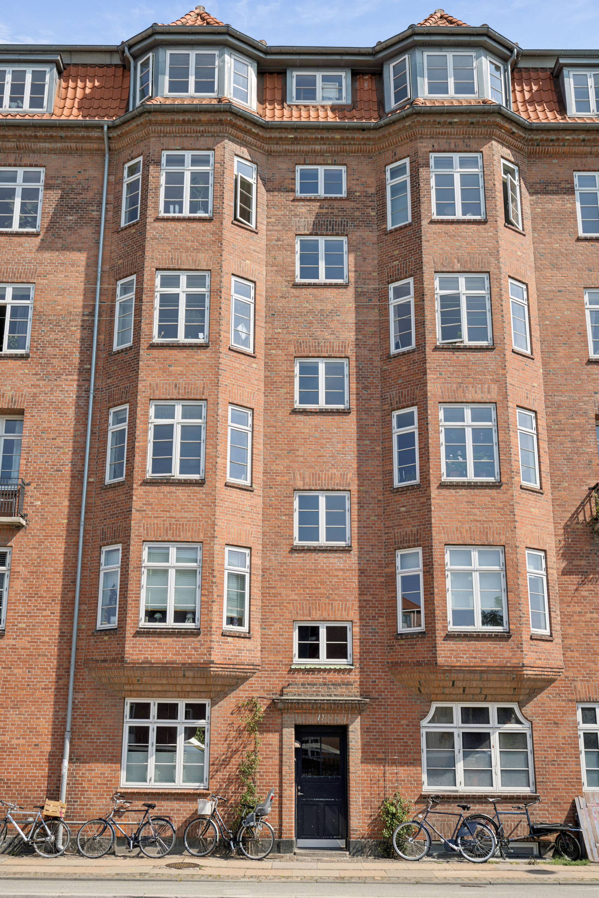 Fremhævet facade billede i fuldskærmstilstand. Billede af Amagerfælledvej 17, st. th., 2300 København S
