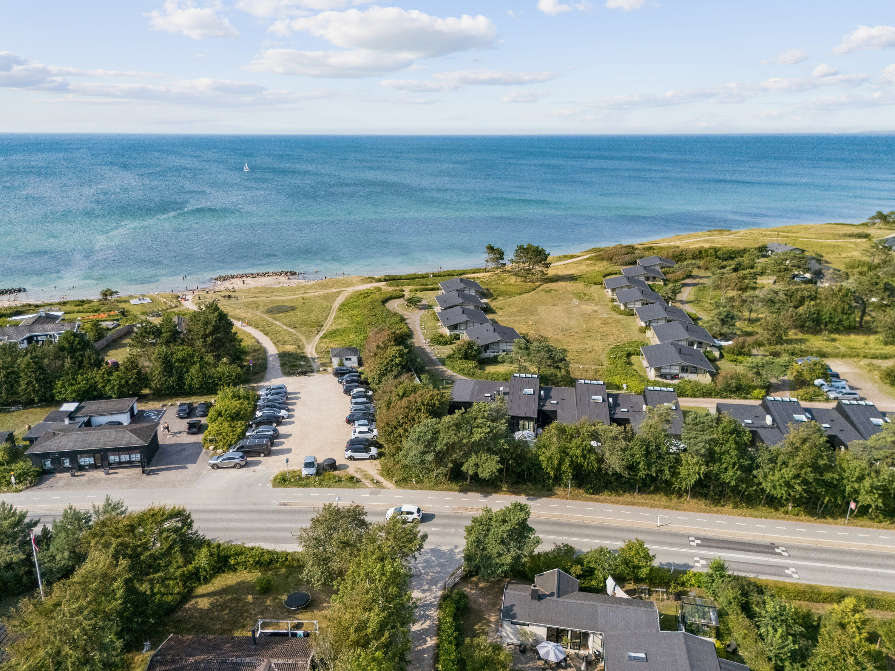 Fremhævet set fra vejen billede i fuldskærmstilstand. Billede af Fredensvej 7A, 3250 Gilleleje