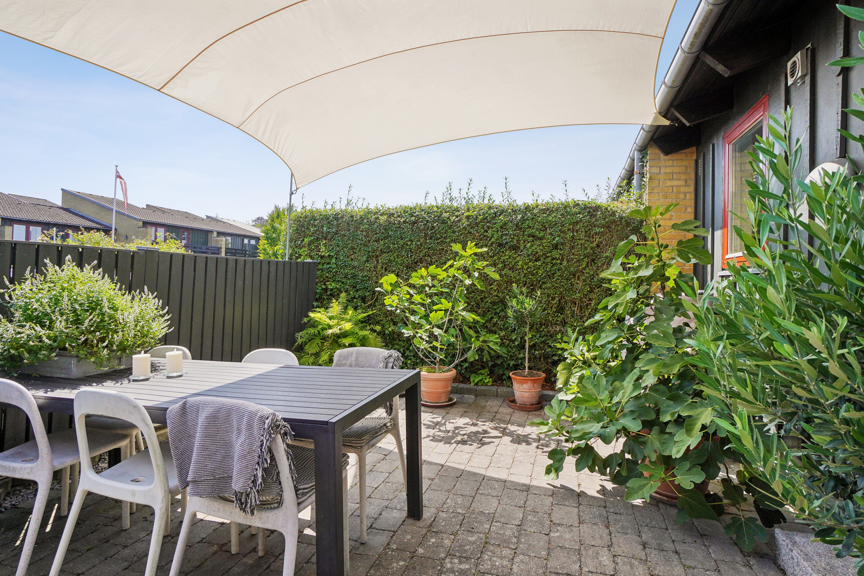 Fremhævet overdækket terrasse billede i fuldskærmstilstand. Billede af Løvsangervej 4, 4000 Roskilde