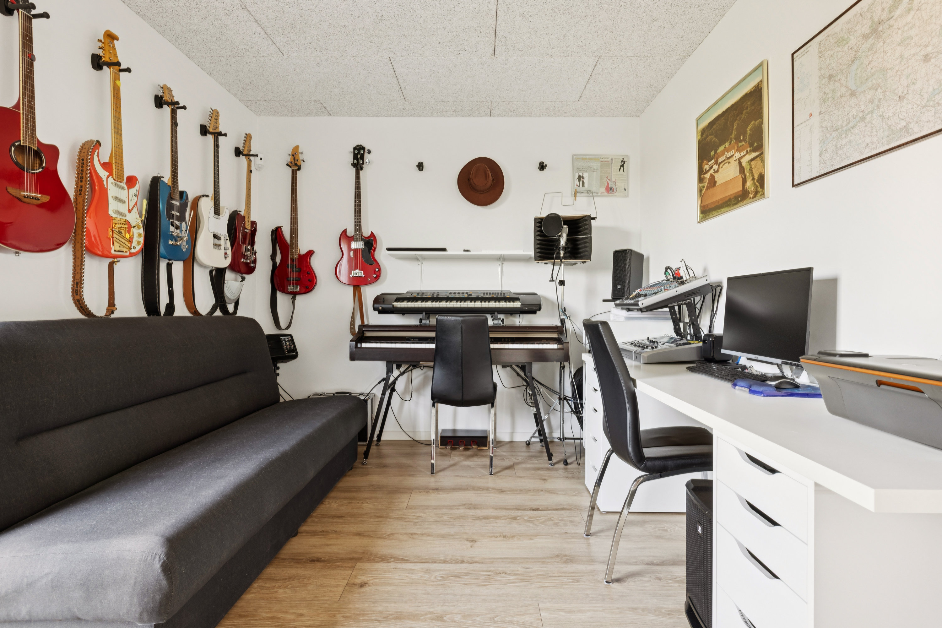Fremhævet stue billede i fuldskærmstilstand. Billede af Elsborgvej 85, 8840 Rødkærsbro