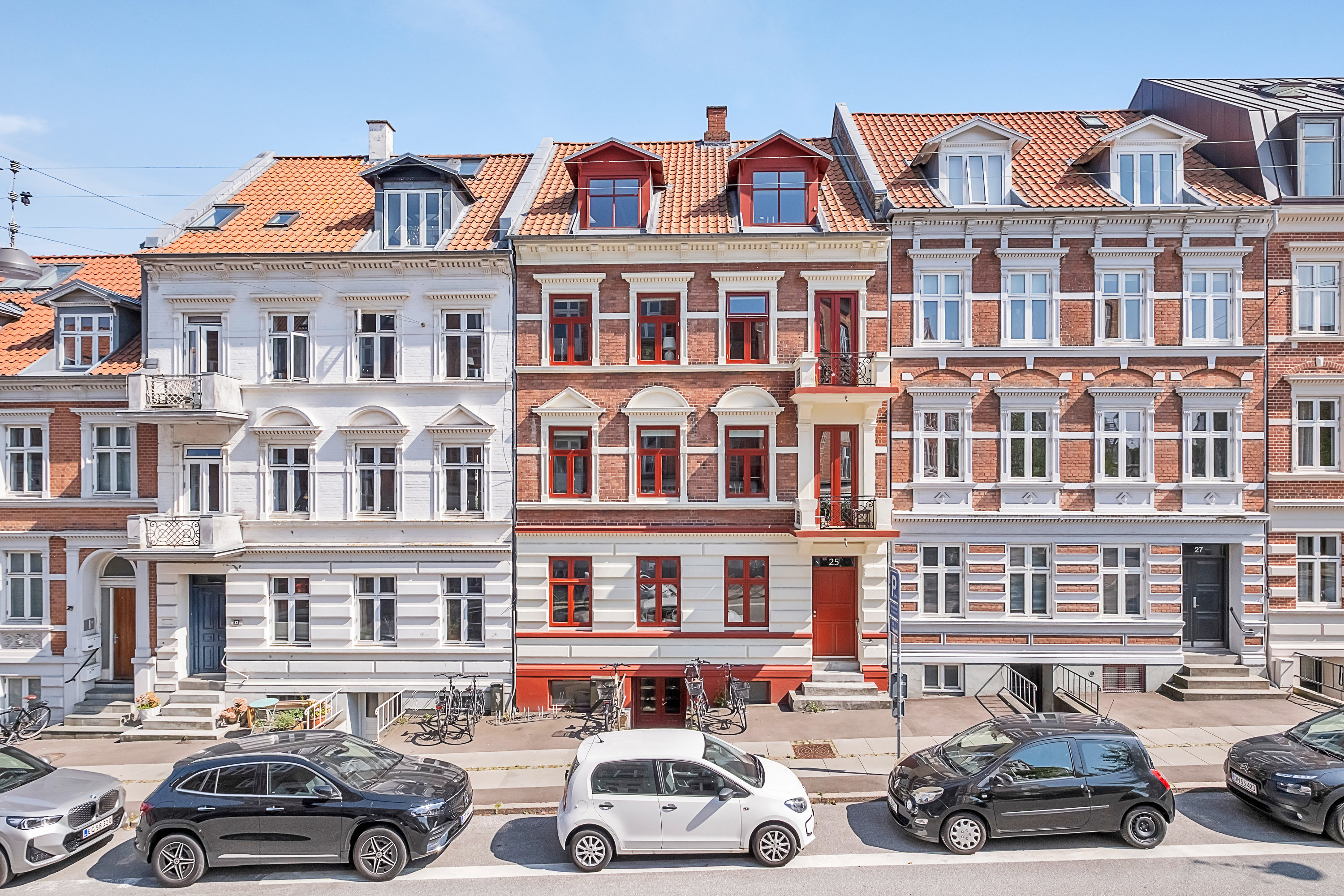 Fremhævet facade billede i fuldskærmstilstand. Billede af Marselisborg Allé 25, 2., 8000 Aarhus C
