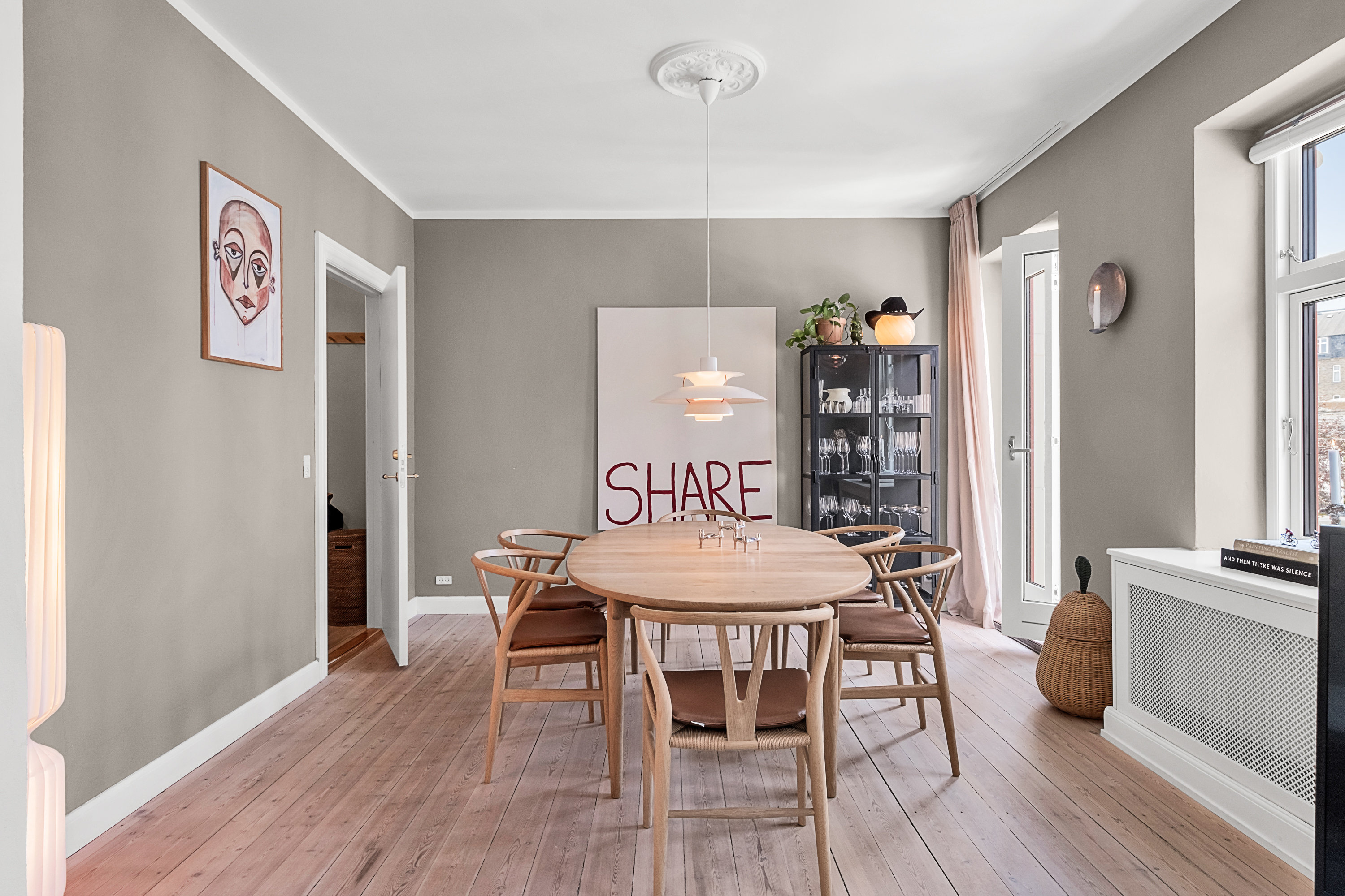 Fremhævet stue billede i fuldskærmstilstand. Billede af Marselisborg Allé 25, 2., 8000 Aarhus C