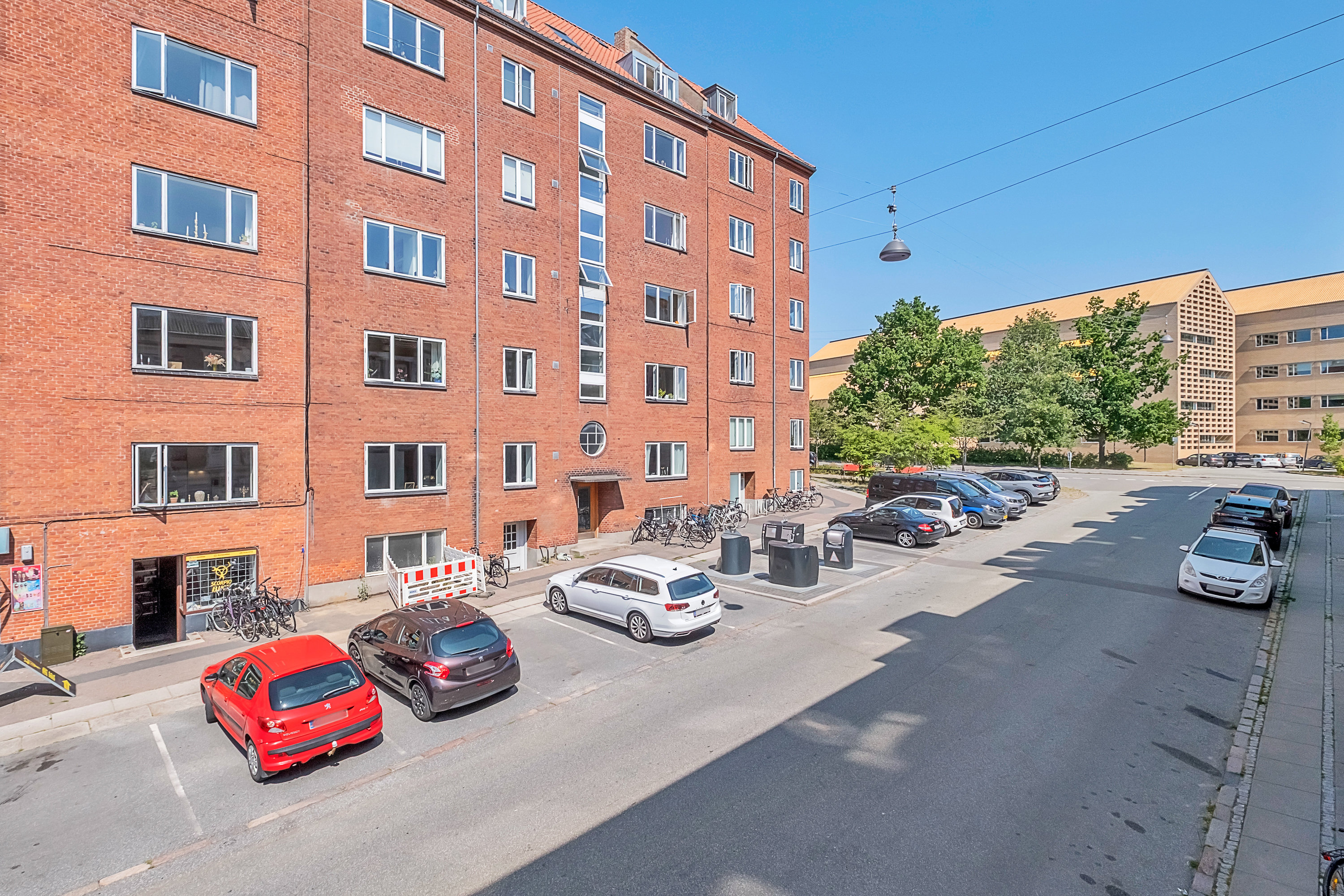 Fremhævet facade billede i fuldskærmstilstand. Billede af Fynsgade 4, 1. mf., 8000 Aarhus C