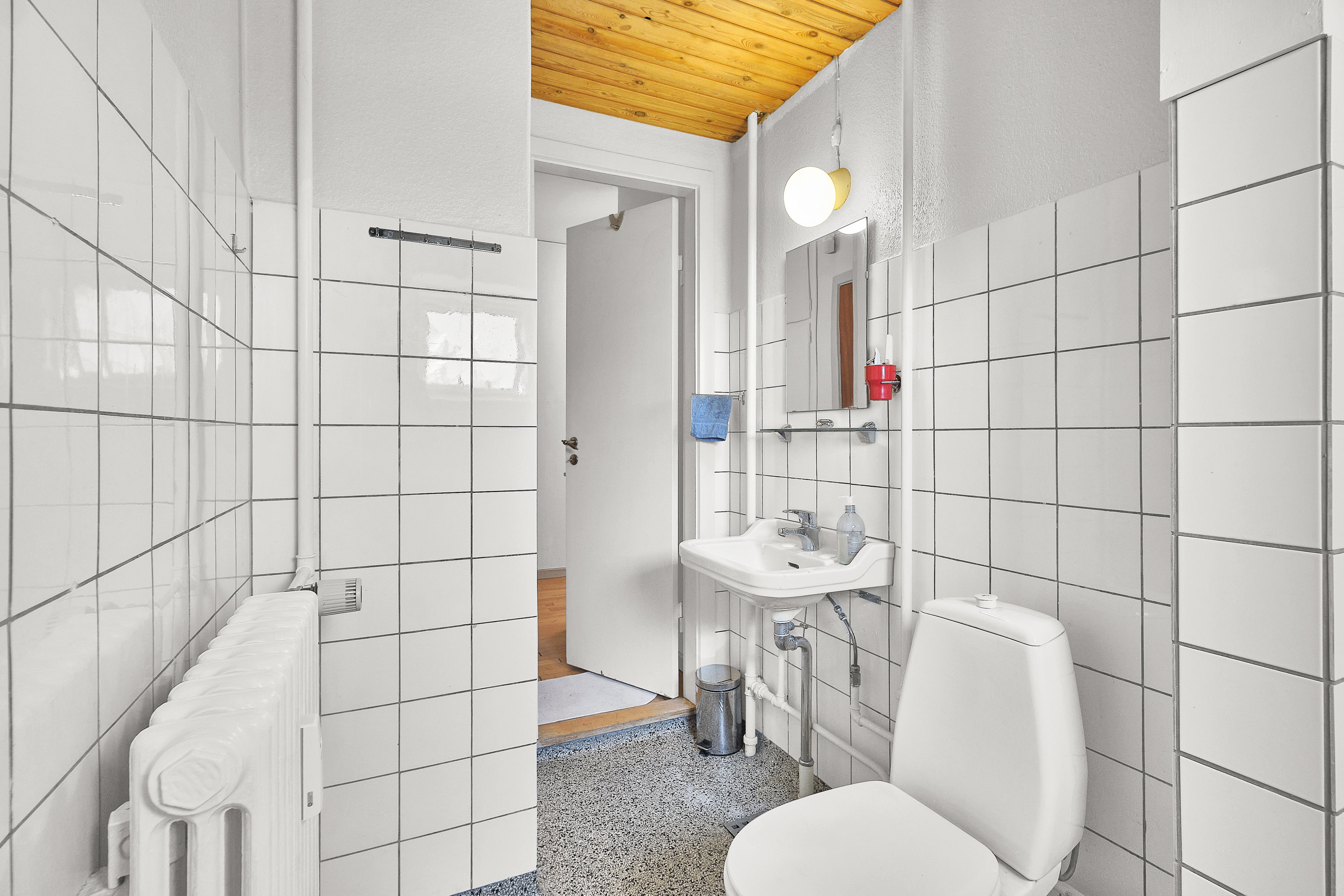 Fremhævet toilet billede i fuldskærmstilstand. Billede af Gustav Wieds Vej 25, 2. th., 8000 Aarhus C