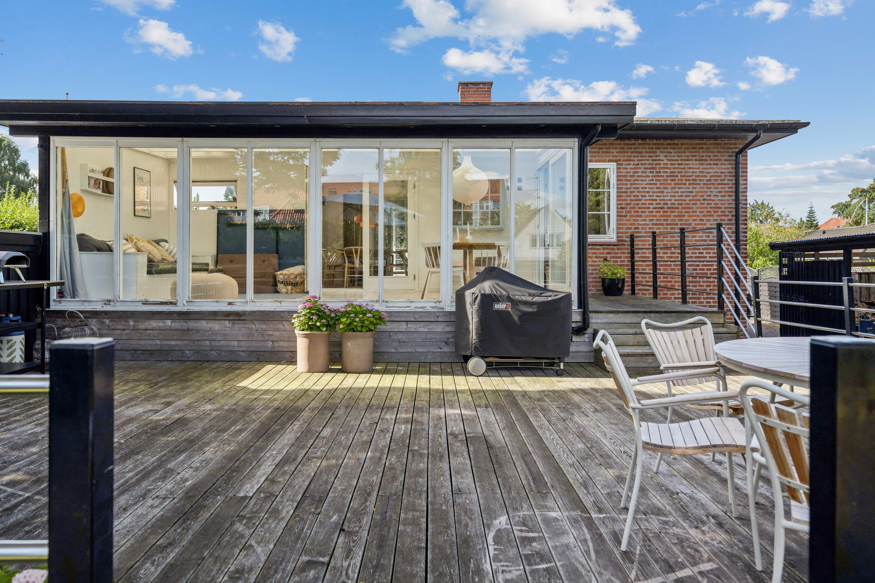 Fremhævet terrasse billede i fuldskærmstilstand. Billede af Eriksminde Alle 7, 2650 Hvidovre