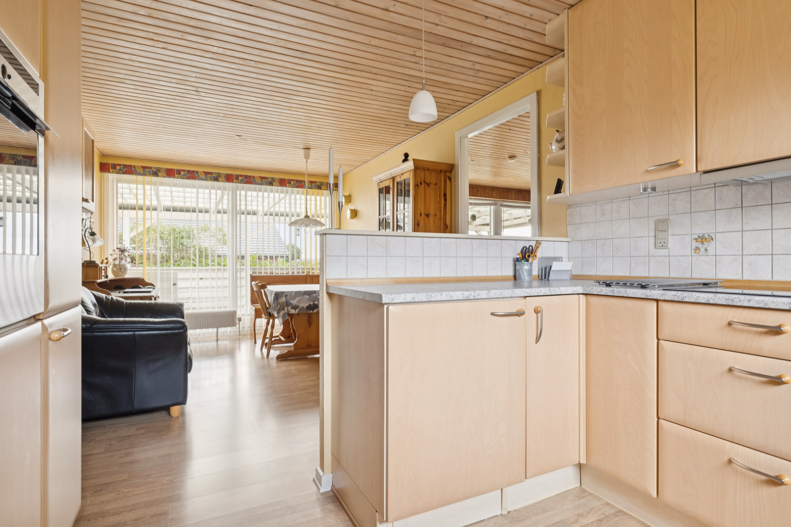 Fremhævet køkken billede i fuldskærmstilstand. Billede af Granvænget 6, 8832 Skals