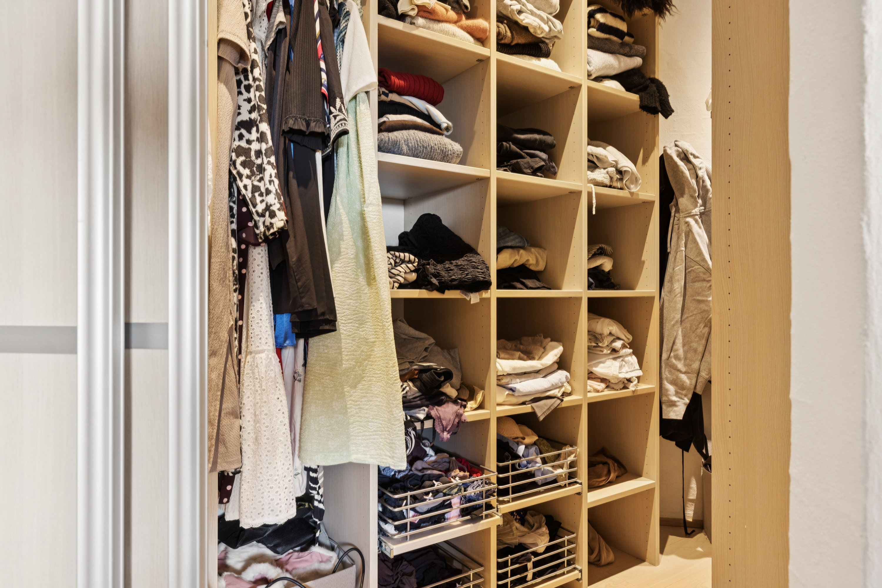Fremhævet walkin closet billede i fuldskærmstilstand. Billede af Nordentoften 147, 8832 Skals