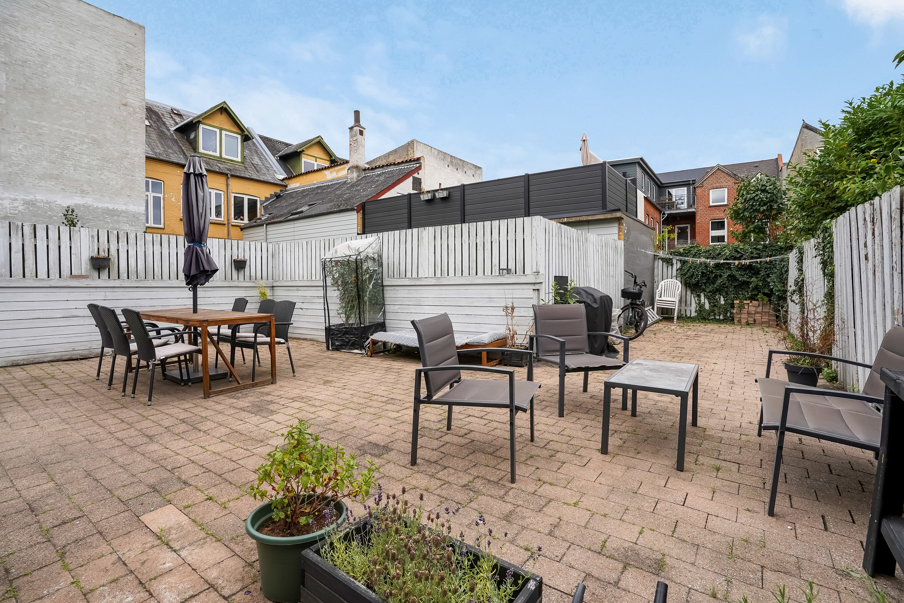 Fremhævet terrasse billede i fuldskærmstilstand. Billede af Dronningensgade 29, st., 5000 Odense C