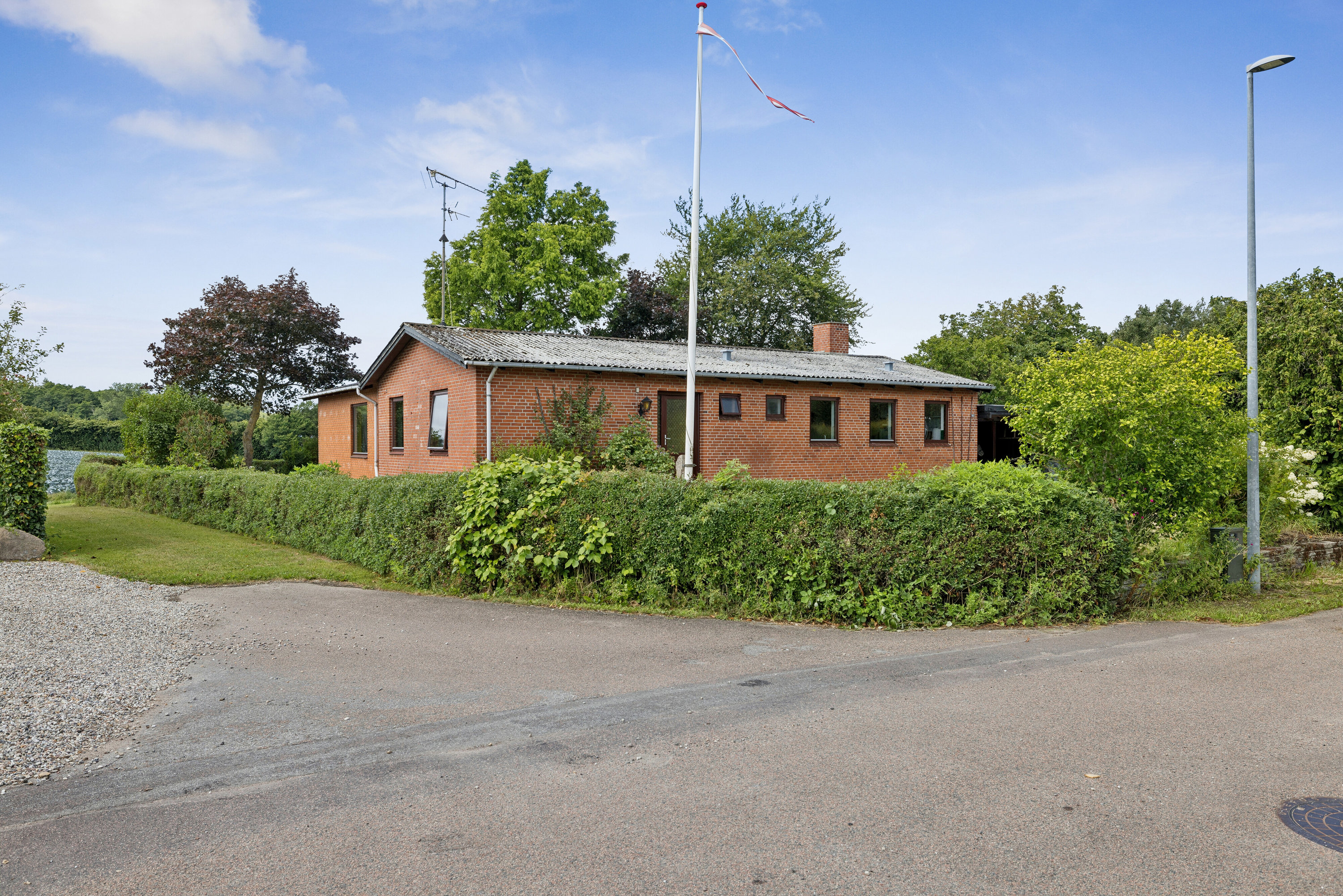 Fremhævet set fra vejen billede i fuldskærmstilstand. Billede af Søndergade 16, Sh Lyndelse, 5672 Broby