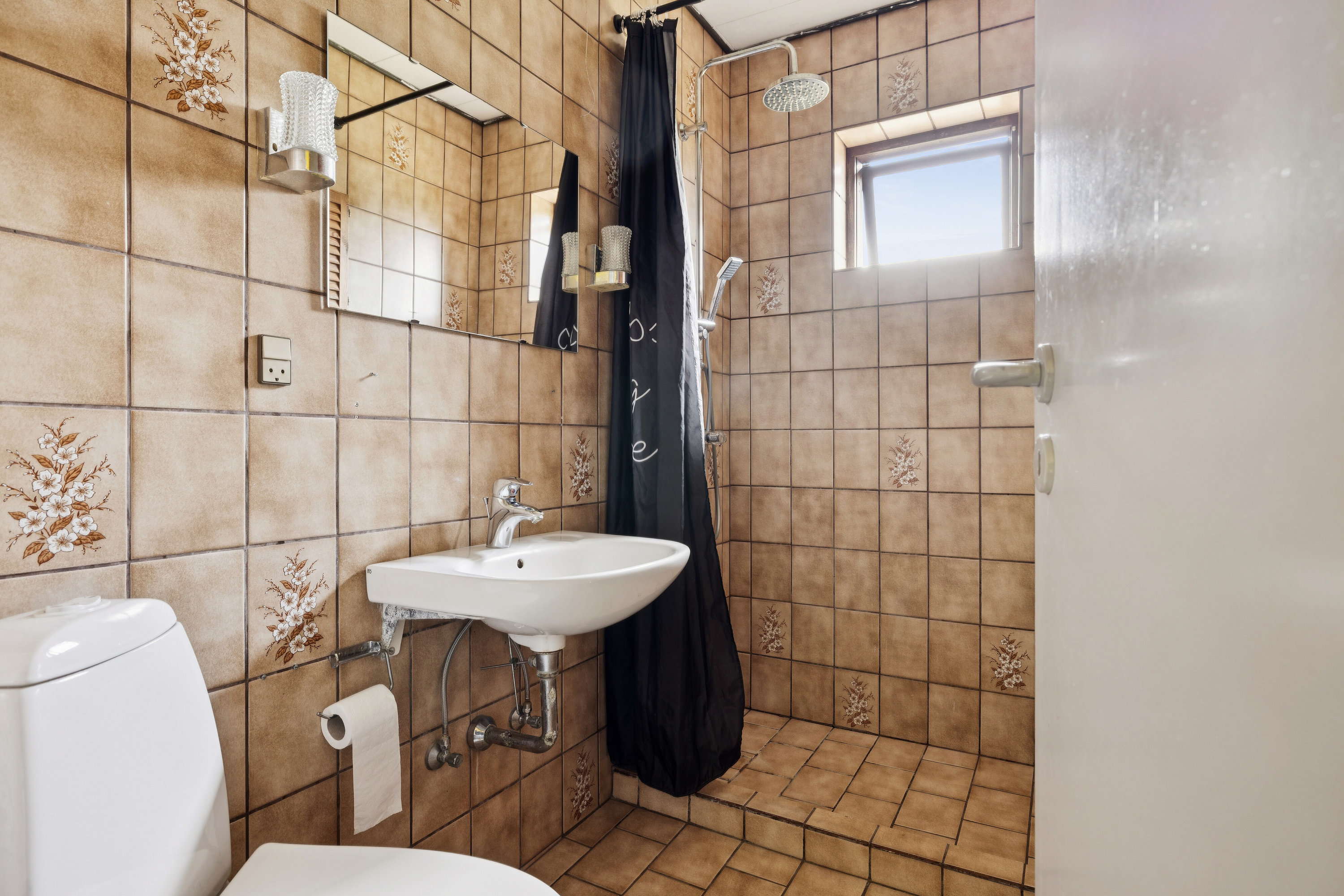 Fremhævet badeværelse billede i fuldskærmstilstand. Billede af Søndergade 16, Sh Lyndelse, 5672 Broby