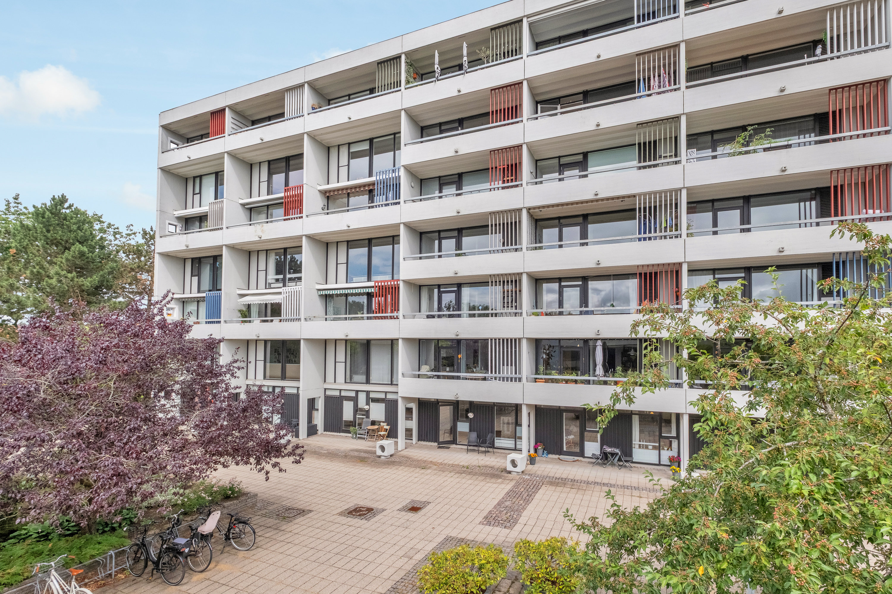 Fremhævet bag facade billede i fuldskærmstilstand. Billede af Vestervang 41, 1. 4111., 8000 Aarhus C