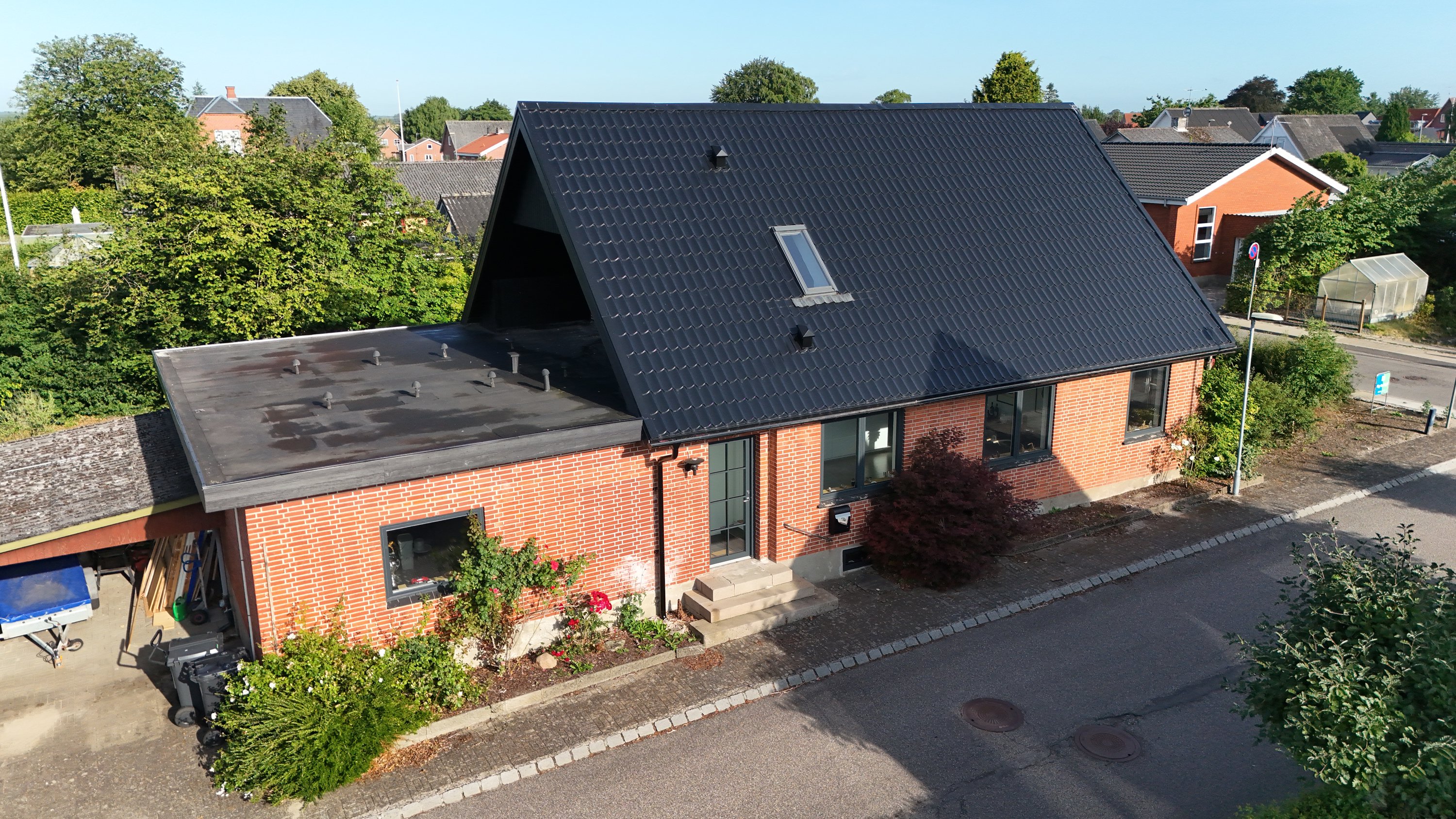 Fremhævet drone billede i fuldskærmstilstand. Billede af Vestermarksvej 5, 9610 Nørager