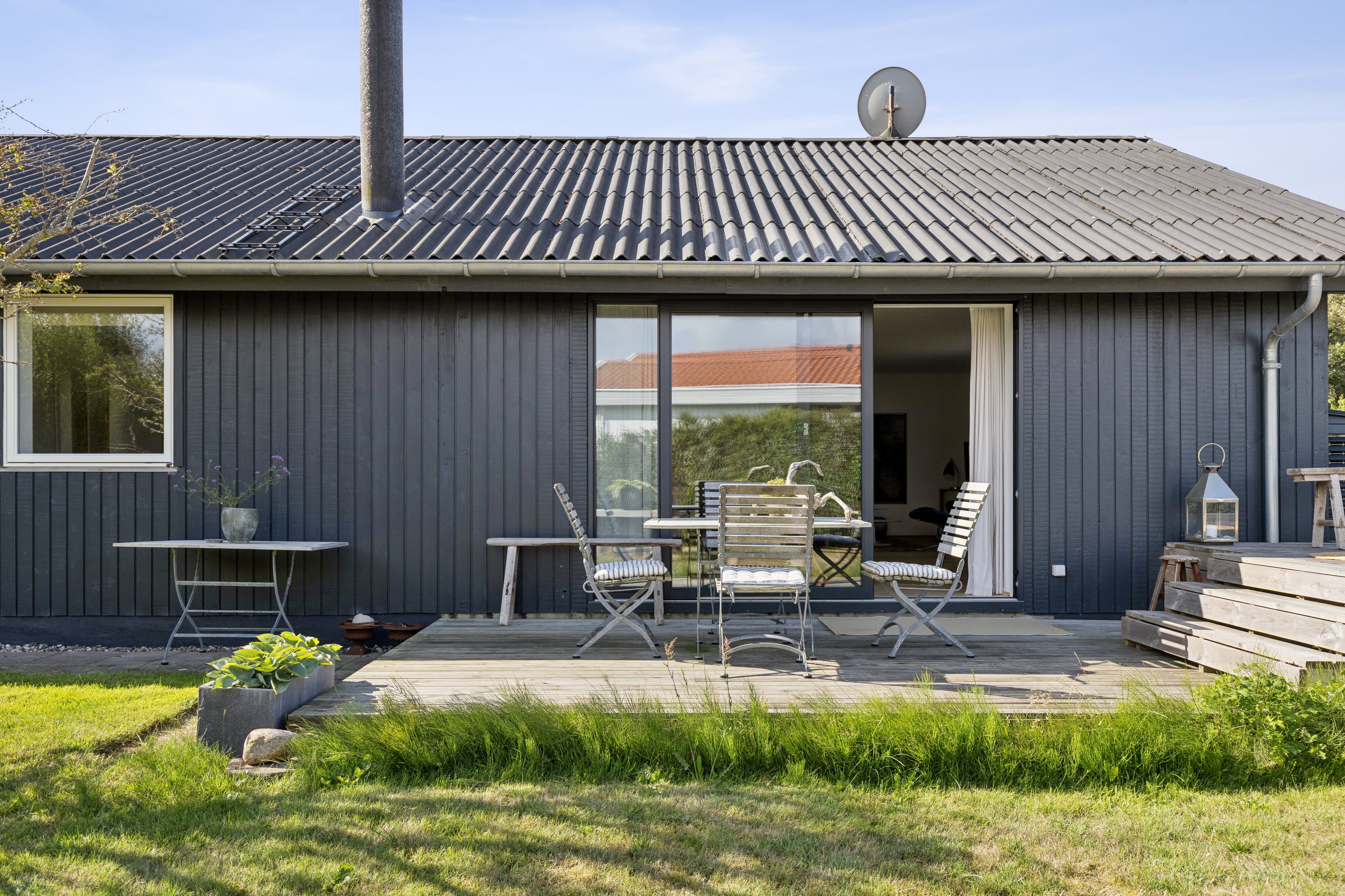 Fremhævet terrasse billede i fuldskærmstilstand. Billede af Strandvej 6A, Havnsø, 4591 Føllenslev