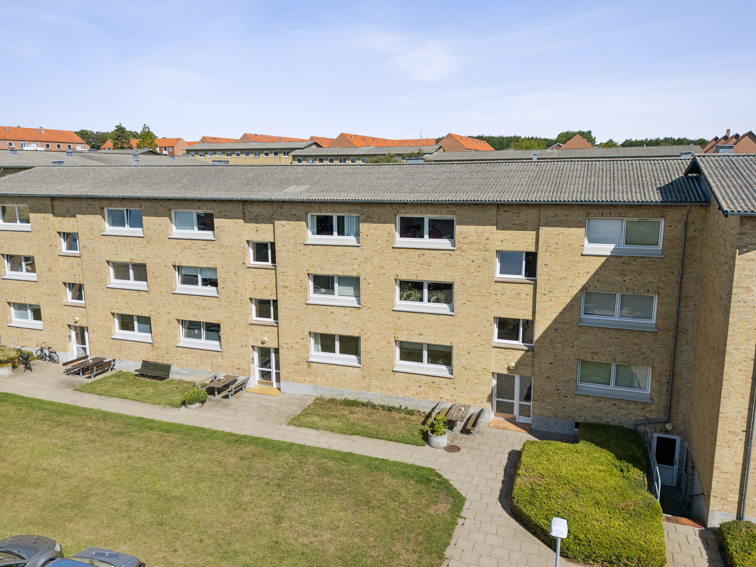 Fremhævet facade billede i fuldskærmstilstand. Billede af Blegdammen 36, st. tv., 4400 Kalundborg