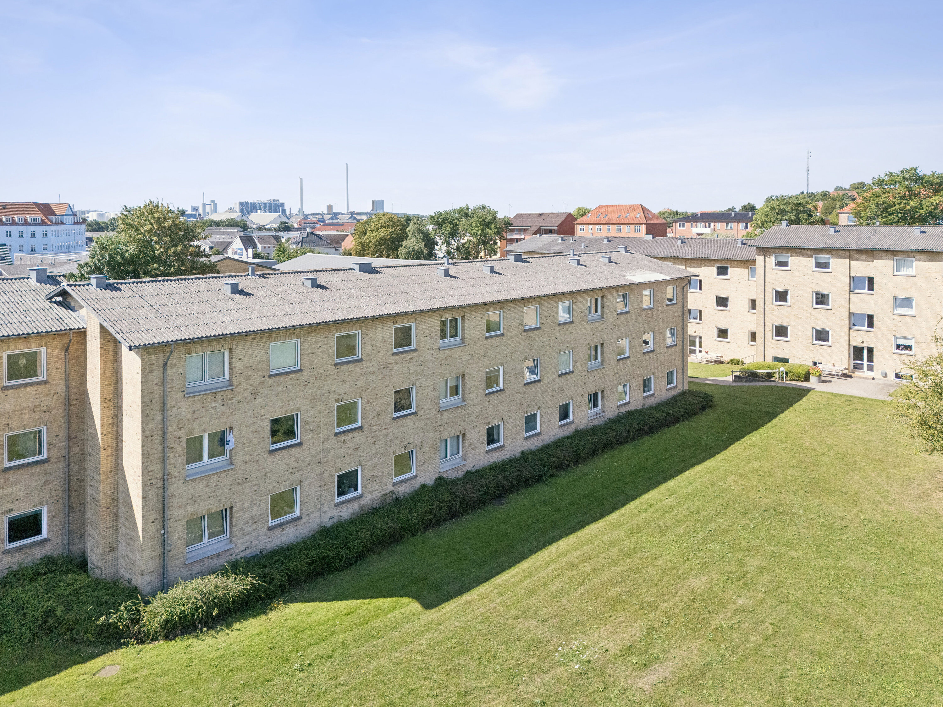 Fremhævet facade billede i fuldskærmstilstand. Billede af Blegdammen 36, st. tv., 4400 Kalundborg