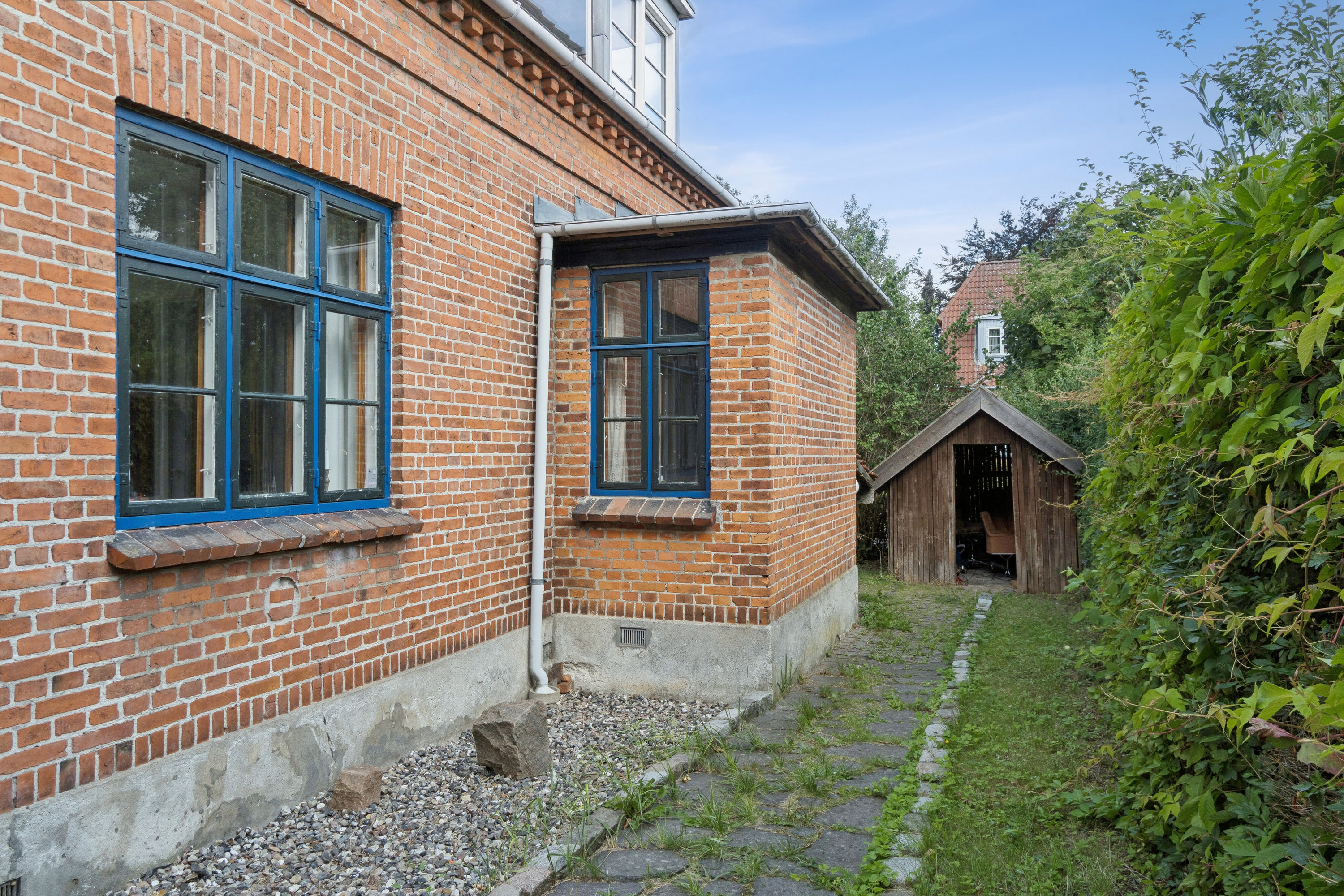 Fremhævet set fra haven billede i fuldskærmstilstand. Billede af Rønneholmsvej 52, 2610 Rødovre