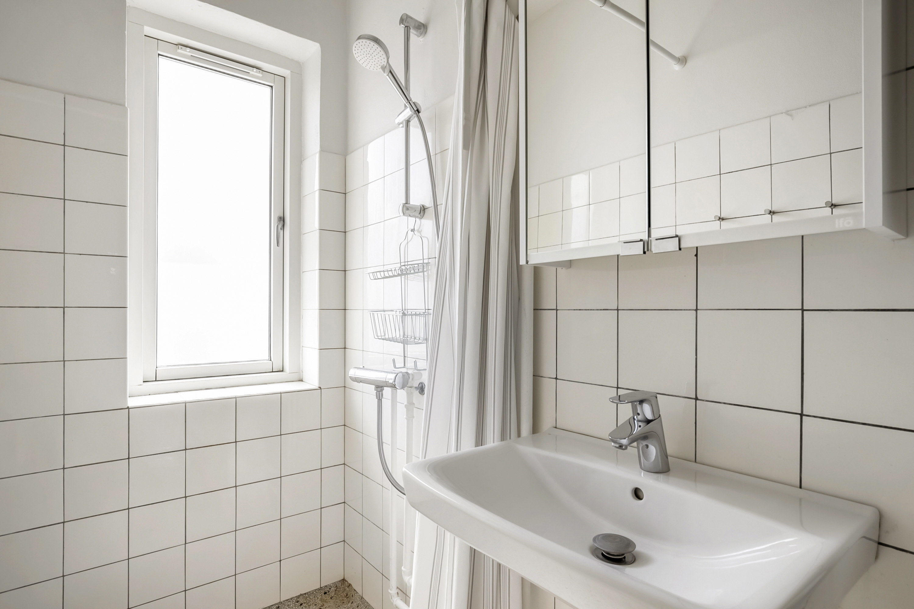 Fremhævet badeværelse billede i fuldskærmstilstand. Billede af Holmehusvej 89, 1. th., 5000 Odense C