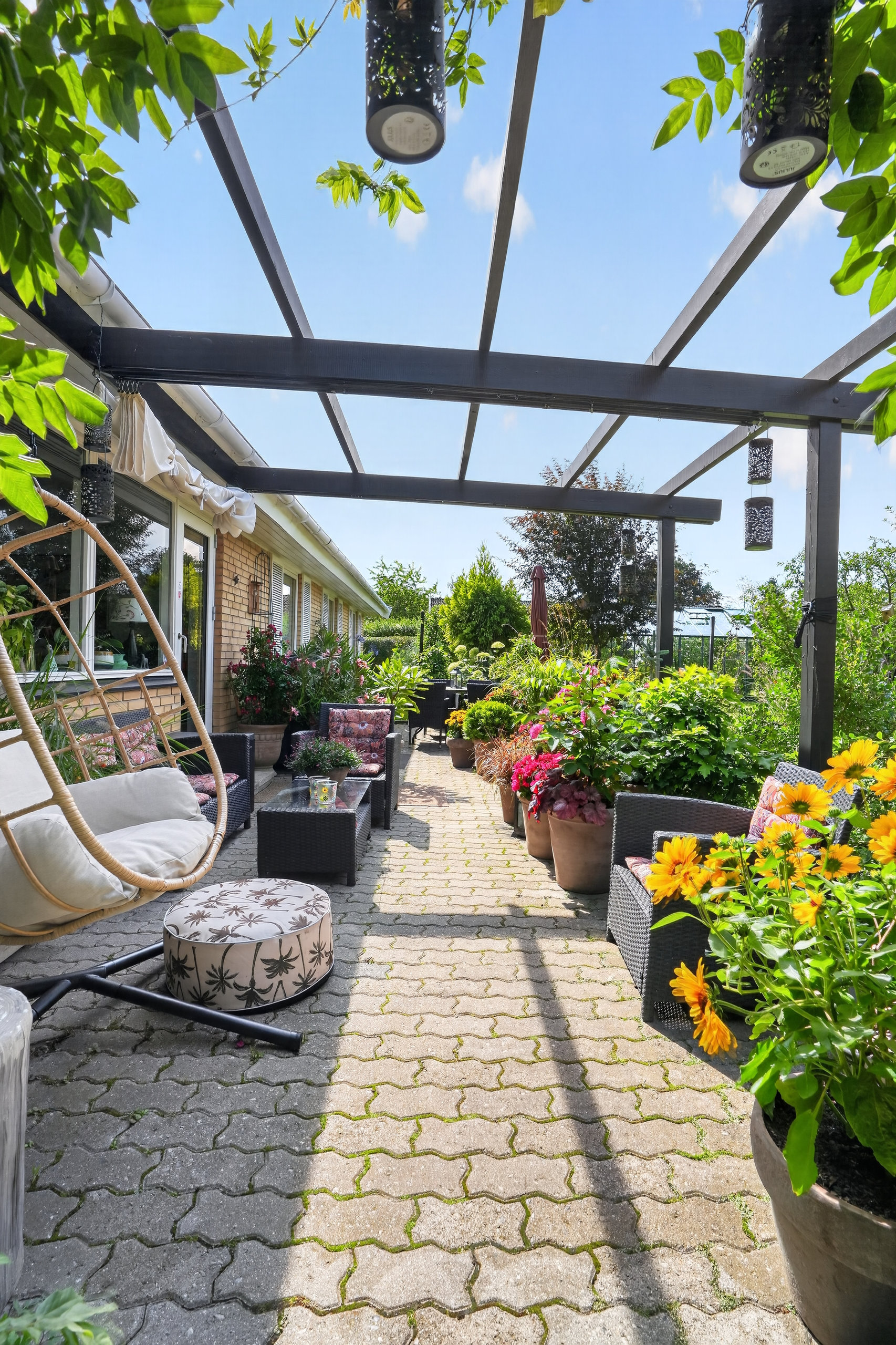 Fremhævet terrasse billede i fuldskærmstilstand. Billede af Møllervænget 35, 4390 Vipperød