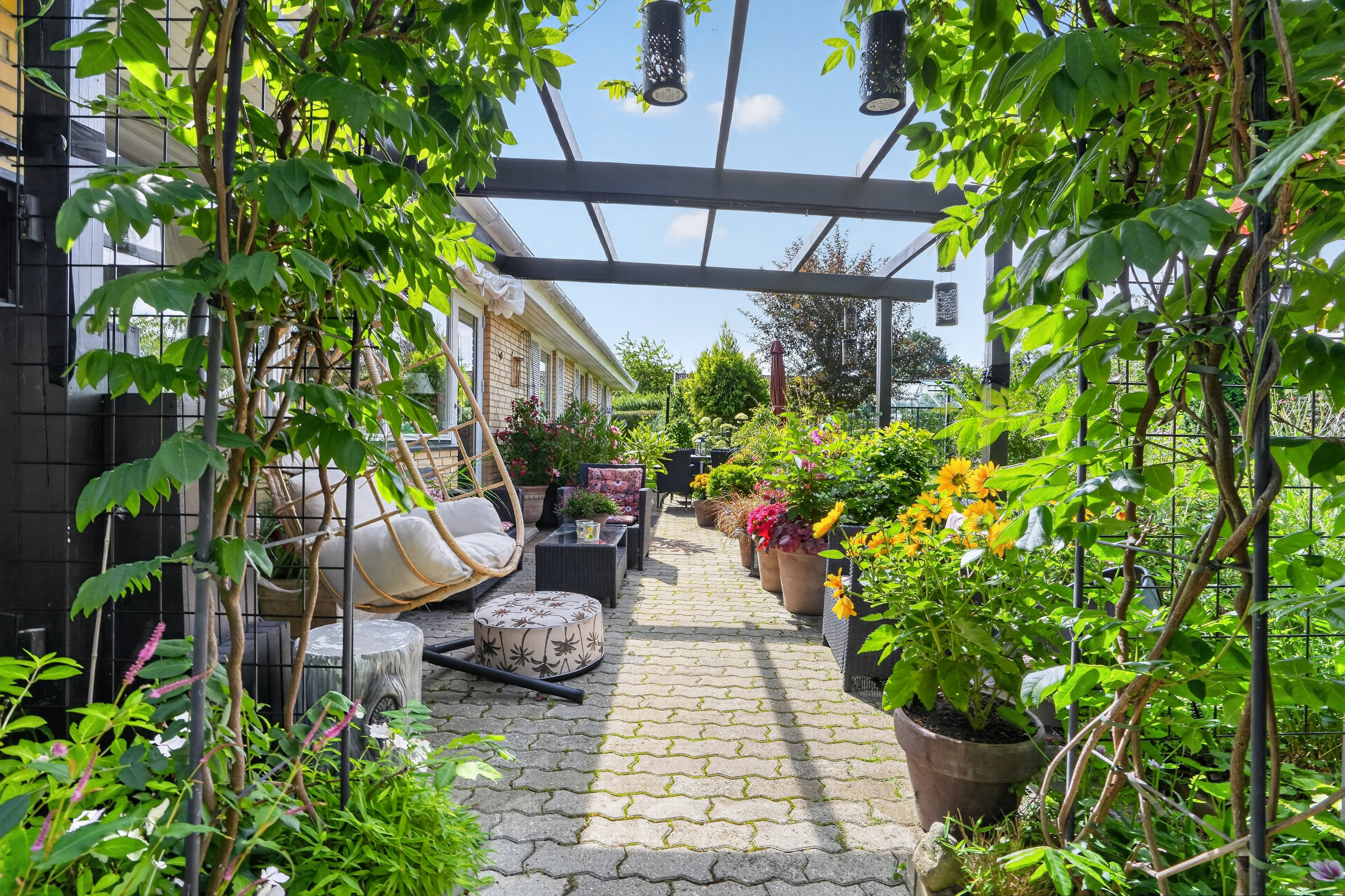 Fremhævet terrasse billede i fuldskærmstilstand. Billede af Møllervænget 35, 4390 Vipperød