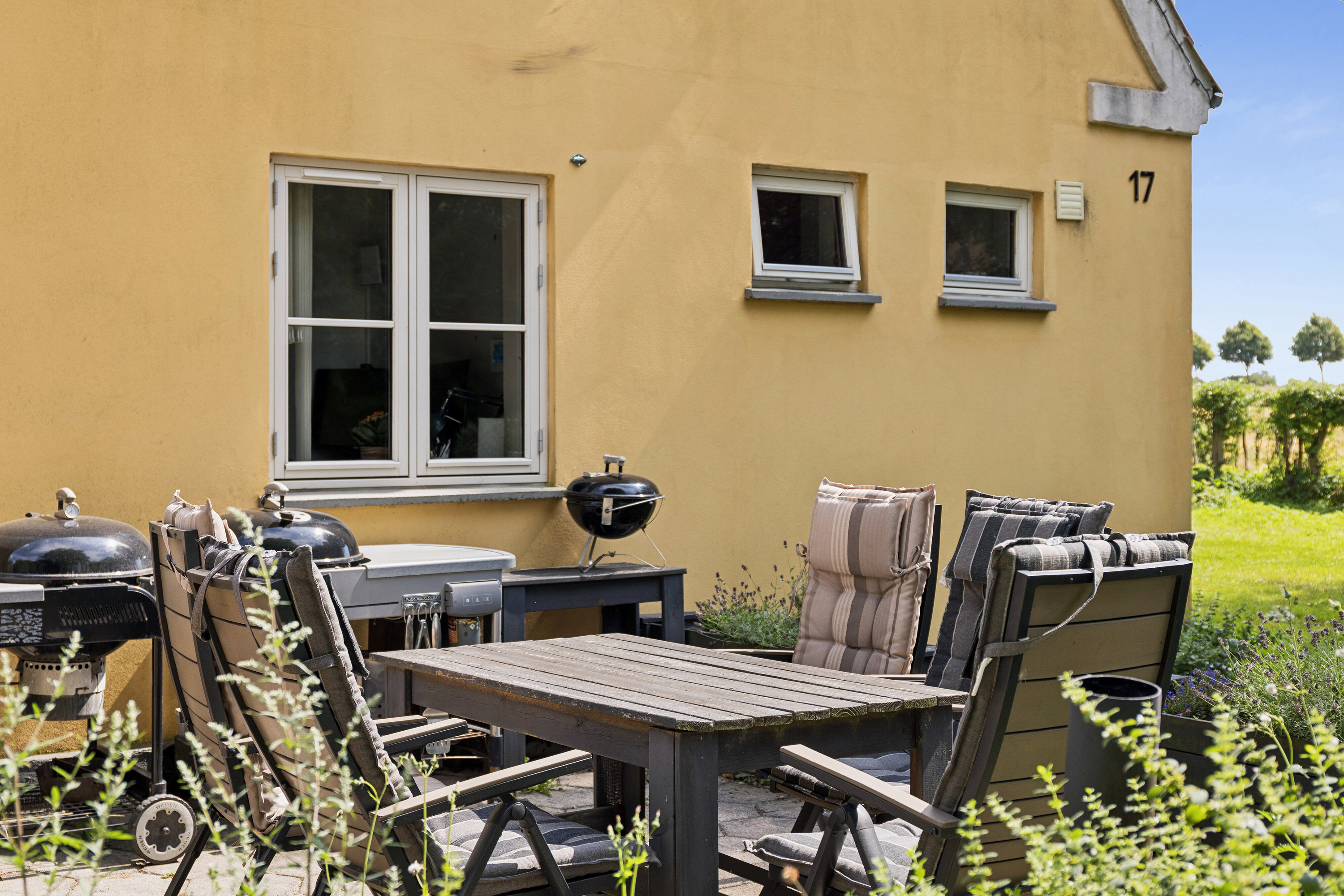 Fremhævet terrasse billede i fuldskærmstilstand. Billede af Smedevangen 17, Hyllinge, 4700 Næstved
