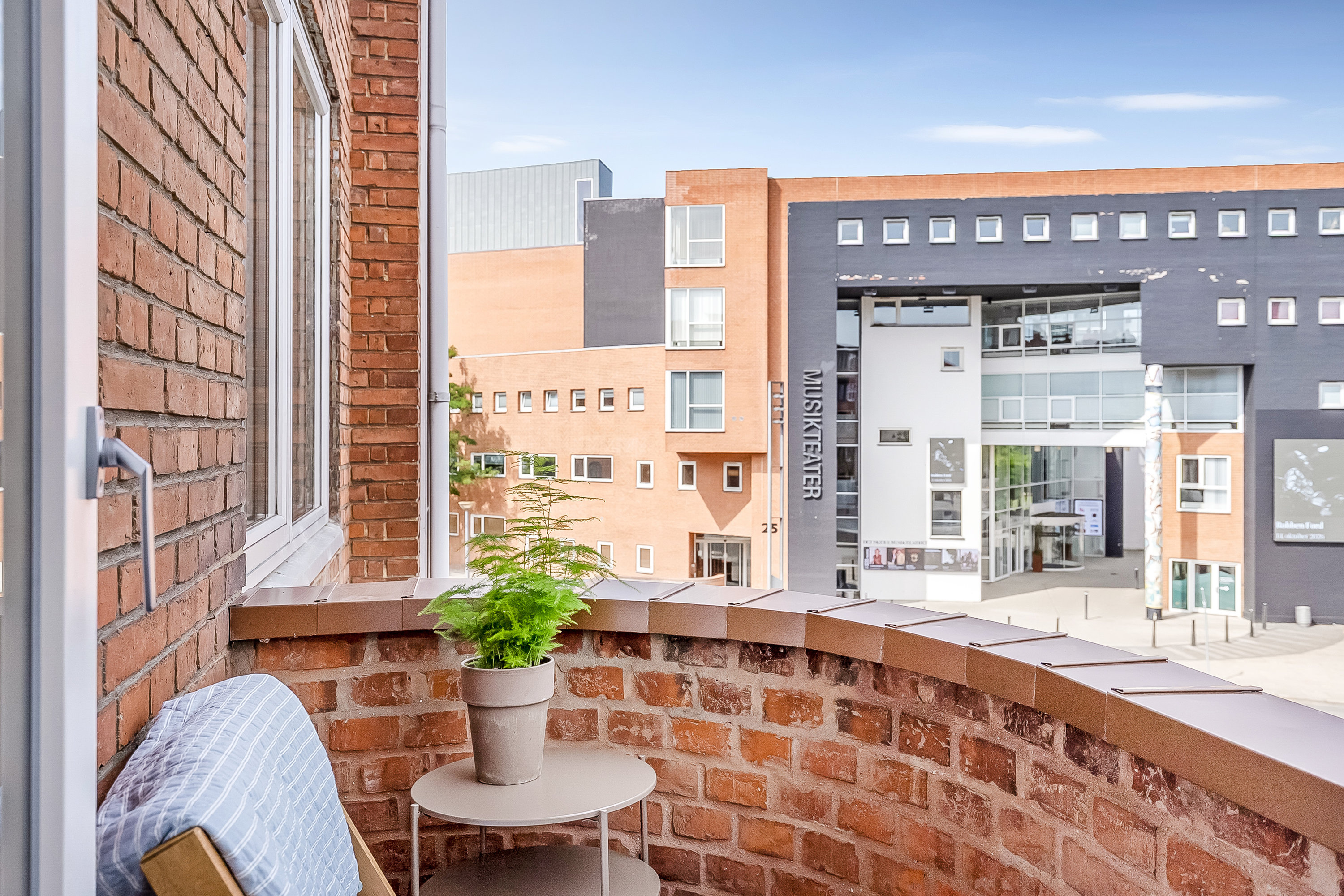 Fremhævet altan billede i fuldskærmstilstand. Billede af Flegborg 9A, 2. th., Centrum, 7100 Vejle