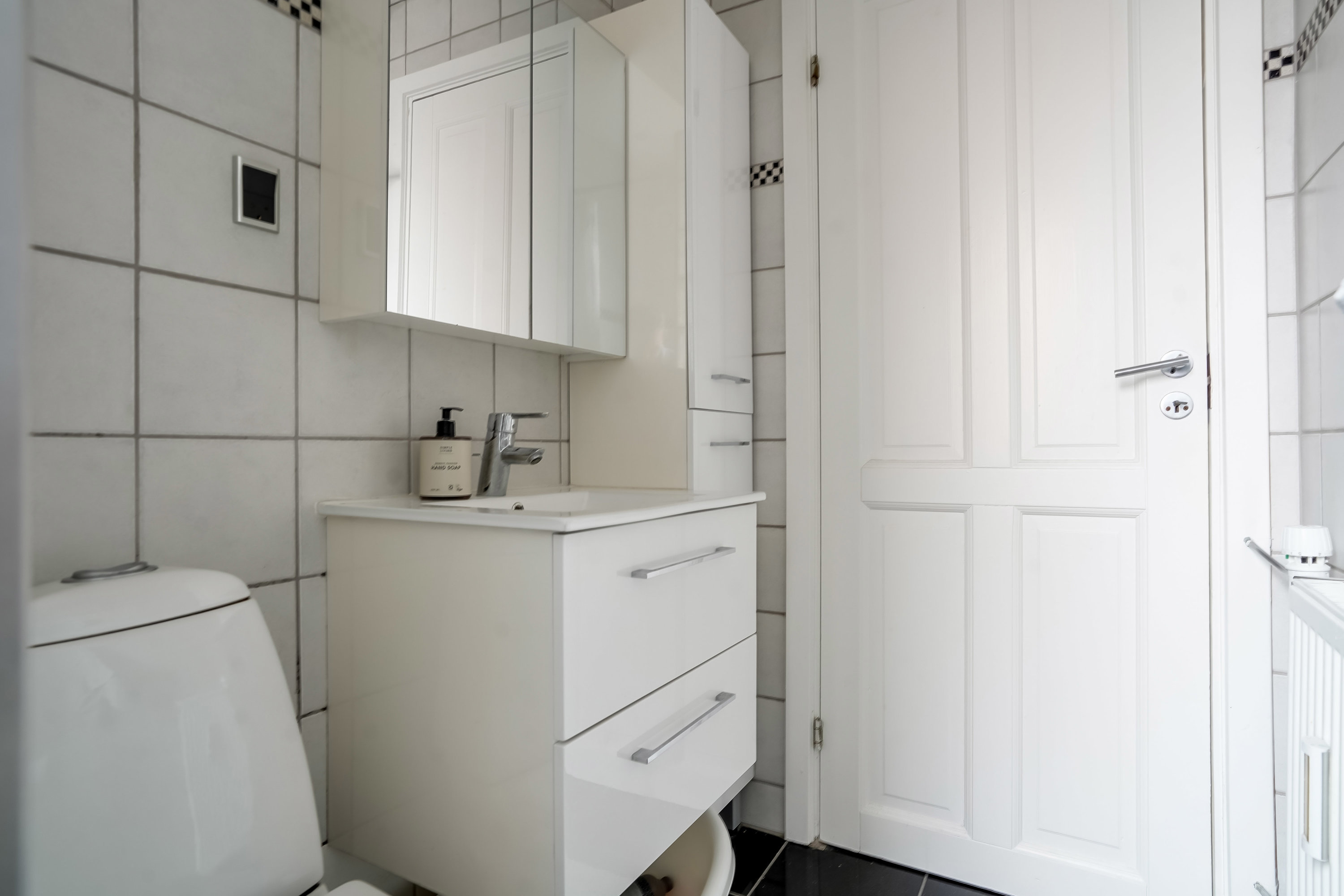Fremhævet toilet billede i fuldskærmstilstand. Billede af Rugårdsvej 116, 1. th., 5000 Odense C