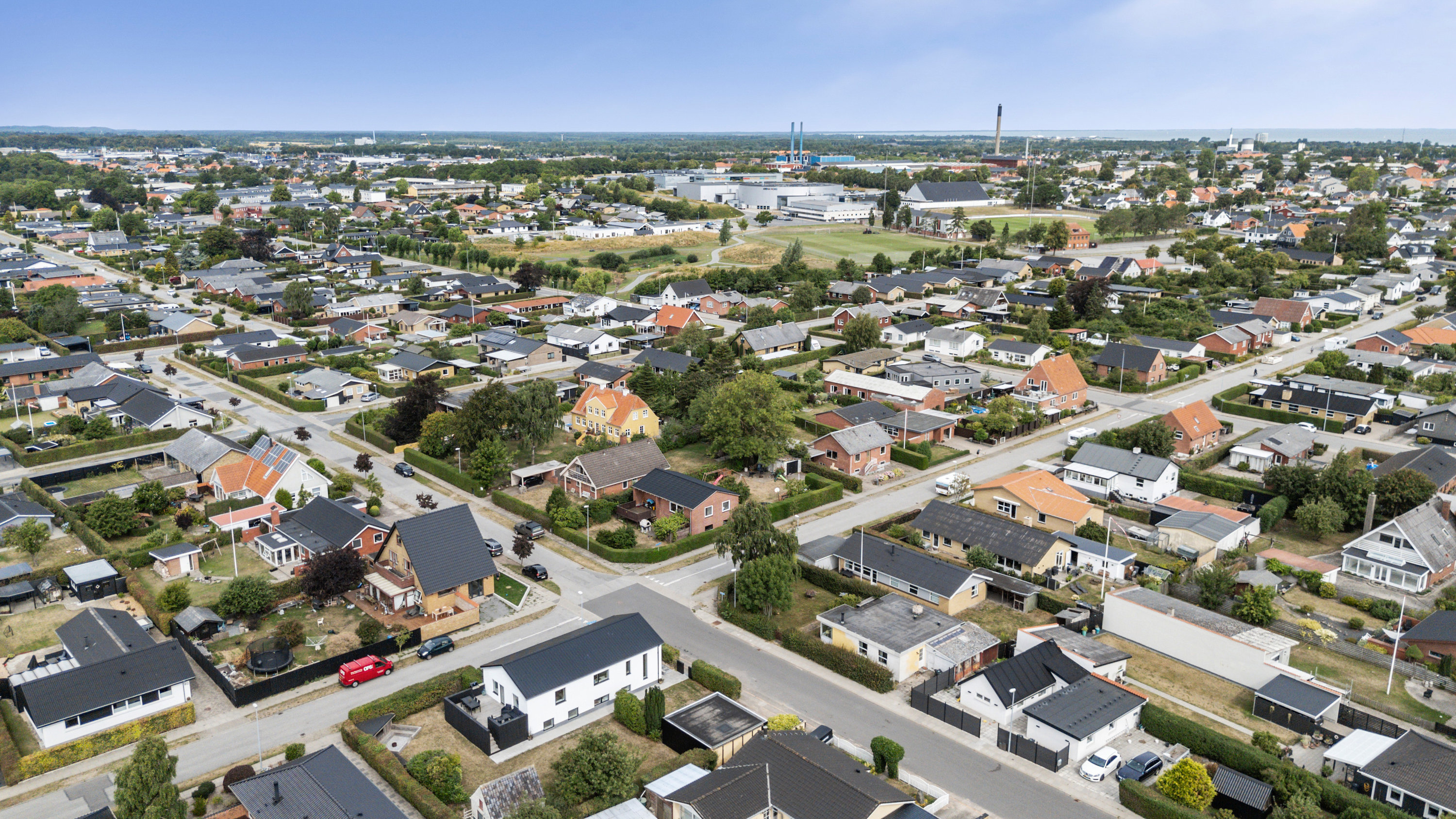 Fremhævet luftfoto billede i fuldskærmstilstand. Billede af Solbakkevej 31, 9900 Frederikshavn
