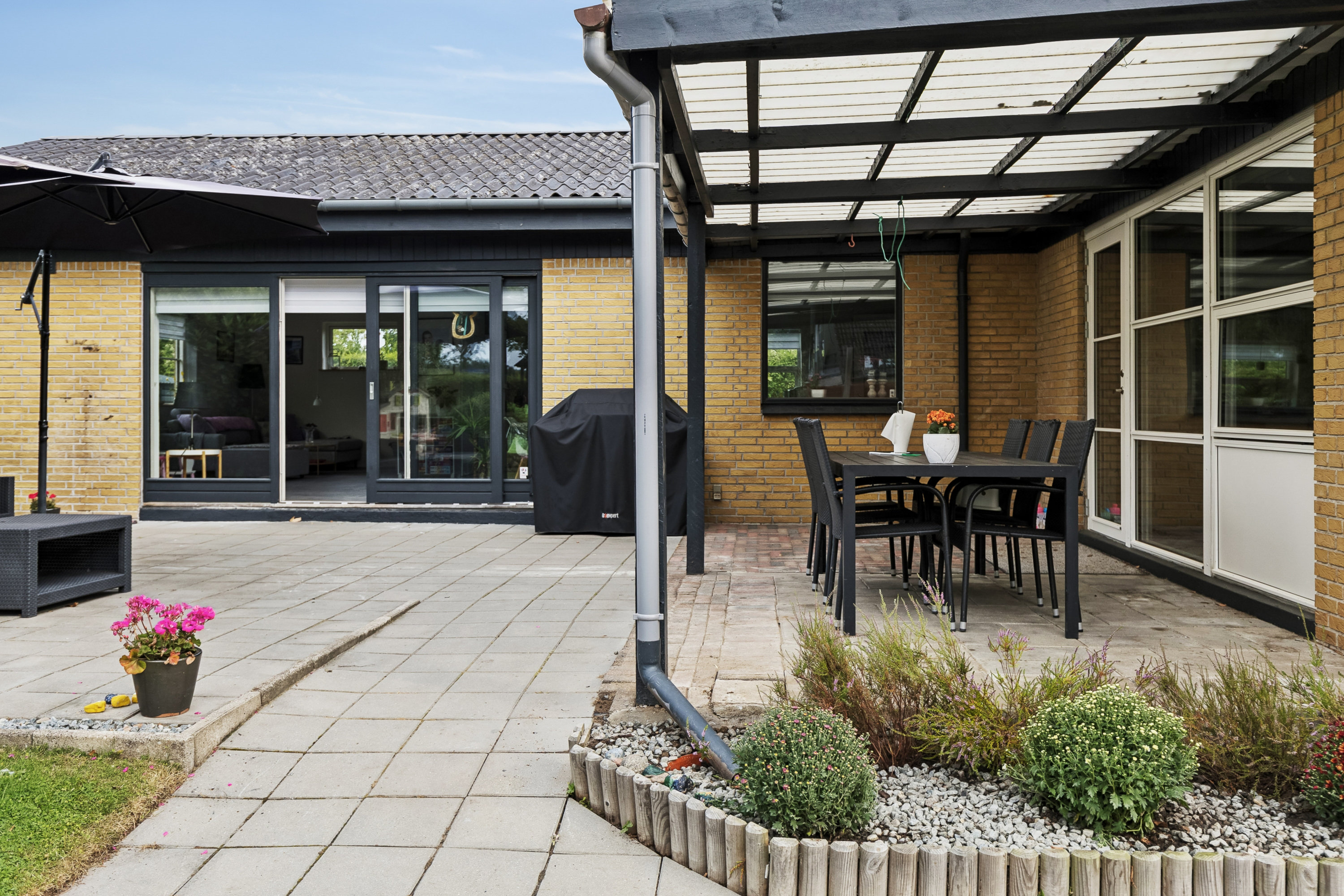 Fremhævet terrasse billede i fuldskærmstilstand. Billede af Drosselvej 1, 4450 Jyderup