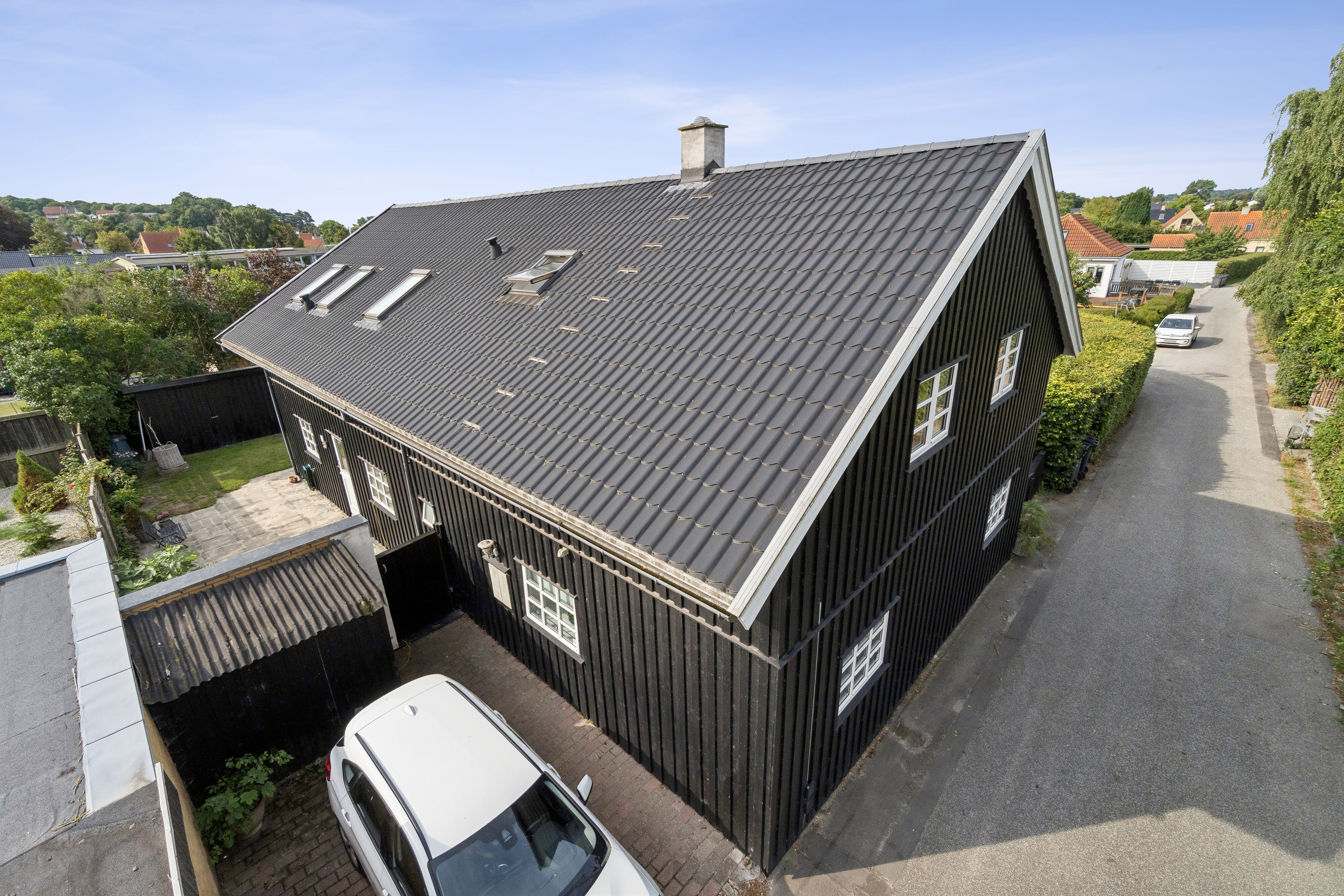 Fremhævet set fra vejen billede i fuldskærmstilstand. Billede af Vinderød Enghavevej 3, st., Enghaven, 3300 Frederiksværk