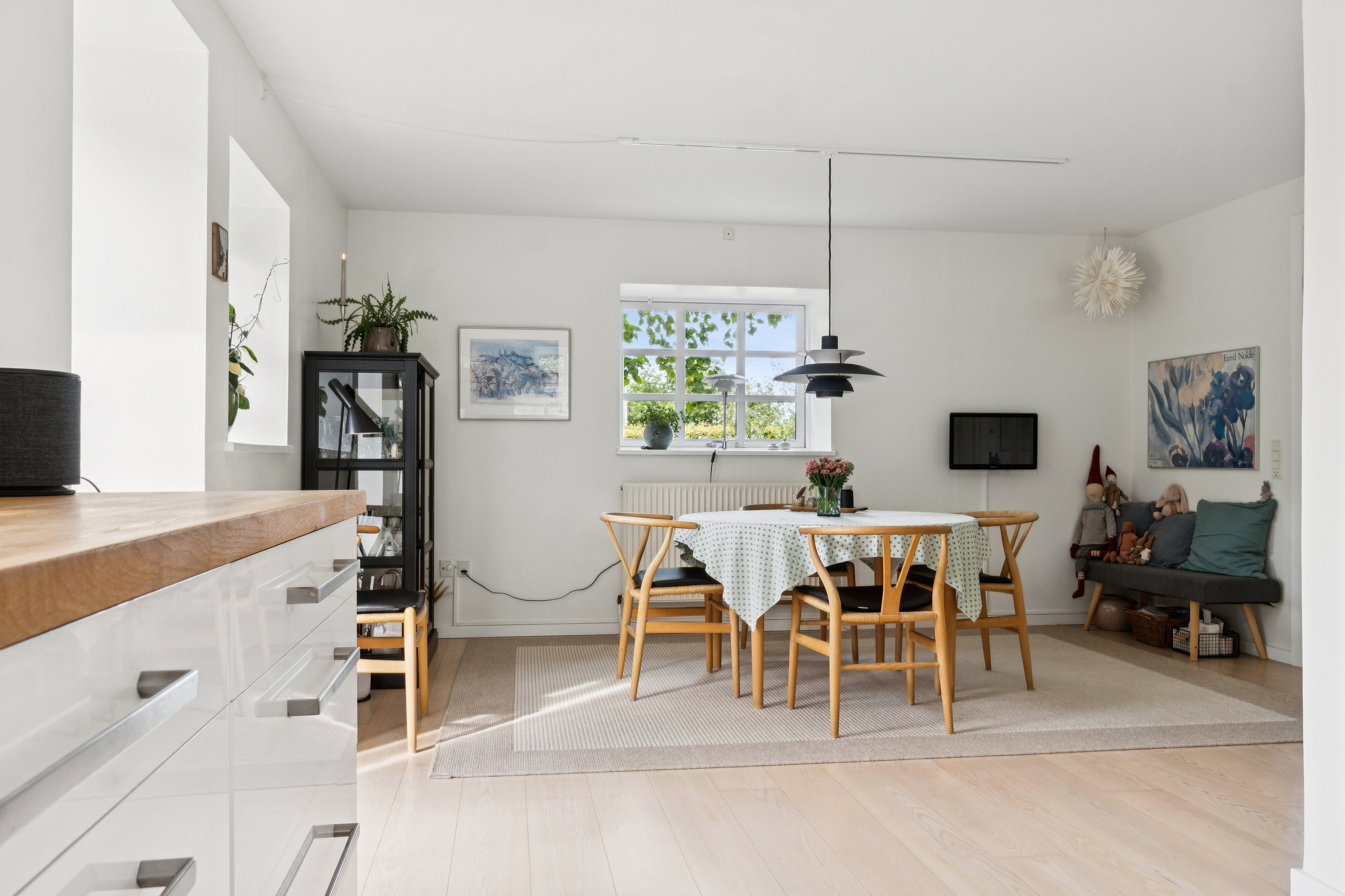 Fremhævet spisestue billede i fuldskærmstilstand. Billede af Vinderød Enghavevej 3, st., Enghaven, 3300 Frederiksværk