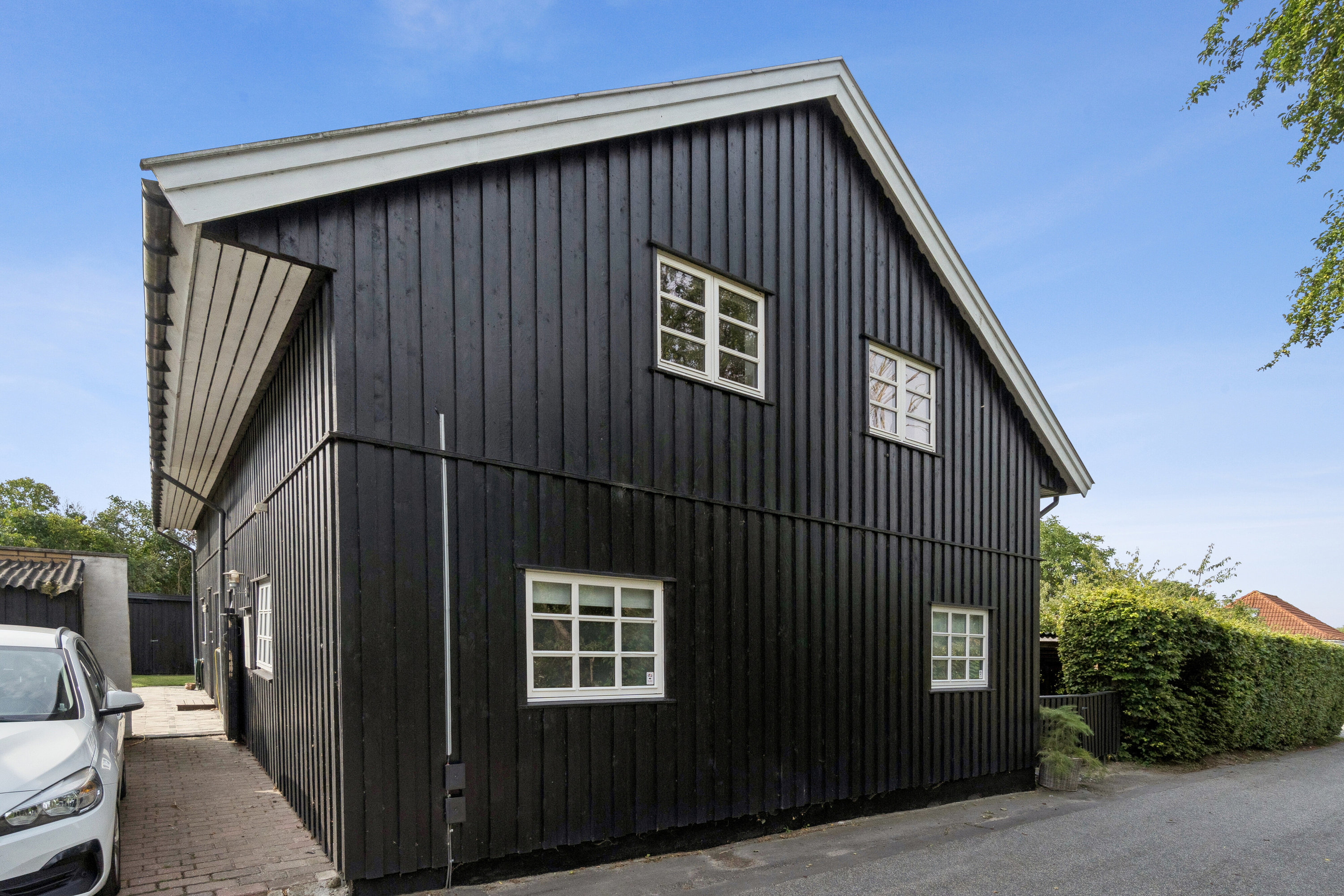 Fremhævet set fra vejen billede i fuldskærmstilstand. Billede af Vinderød Enghavevej 3, st., Enghaven, 3300 Frederiksværk