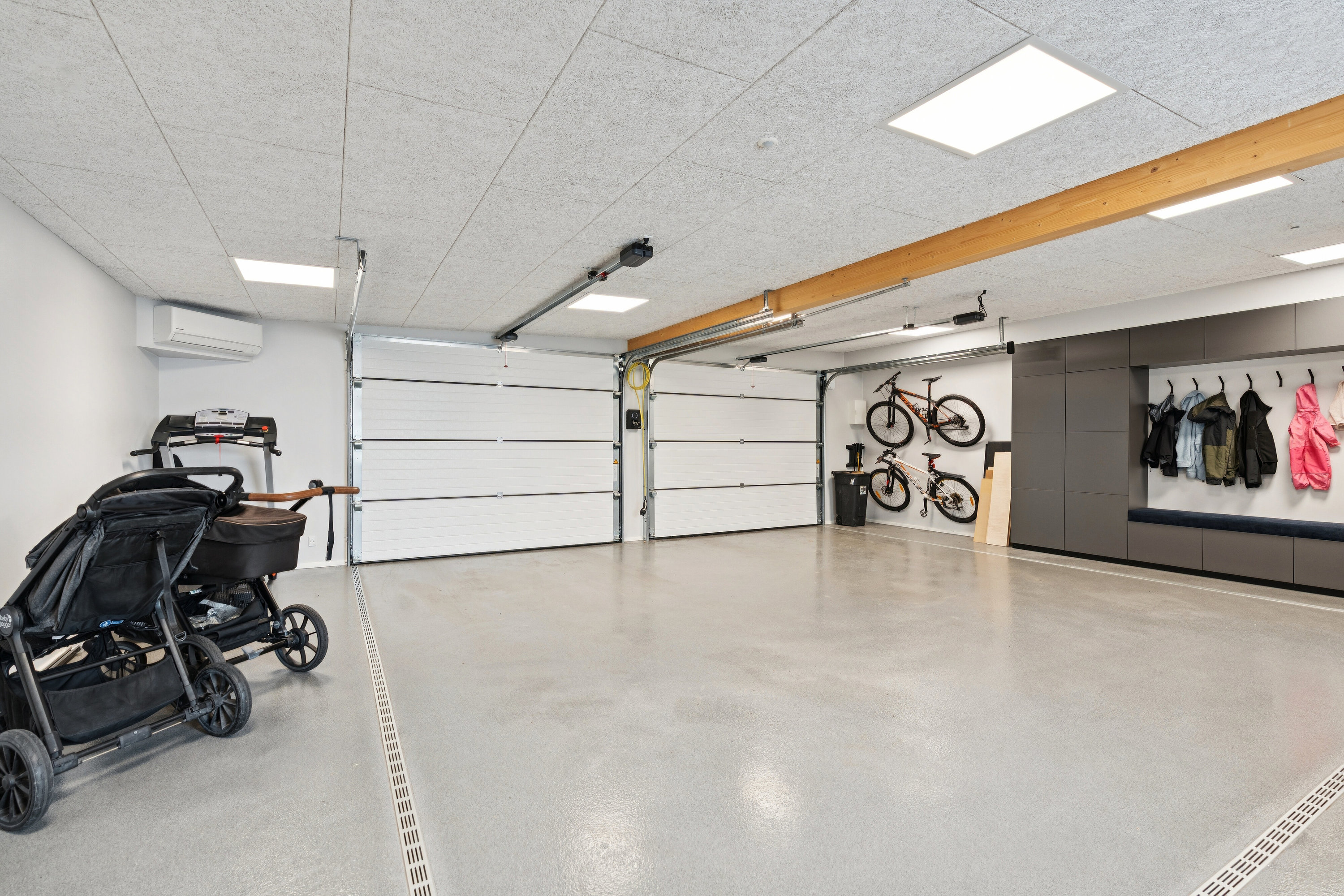 Fremhævet garage billede i fuldskærmstilstand. Billede af Irisparken 16, 7430 Ikast