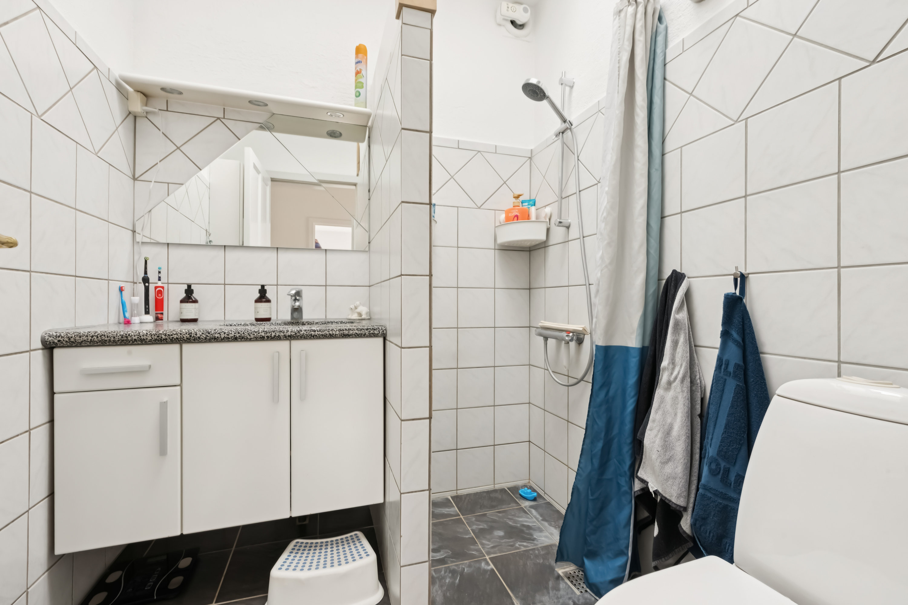 Fremhævet badeværelse billede i fuldskærmstilstand. Billede af Lidsøvej 38, 2730 Herlev
