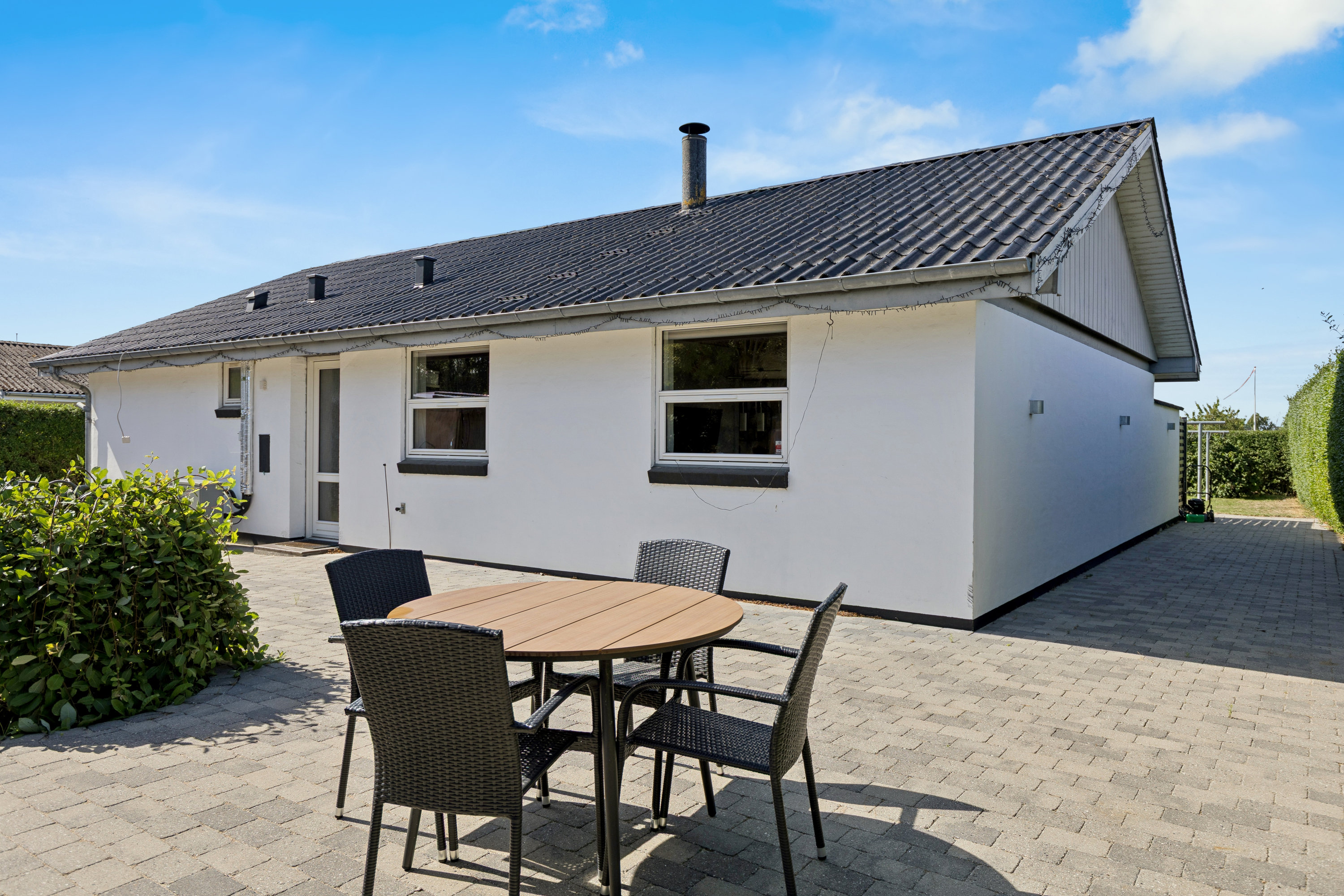 Fremhævet terrasse billede i fuldskærmstilstand. Billede af Syrenvej 3, 4540 Fårevejle