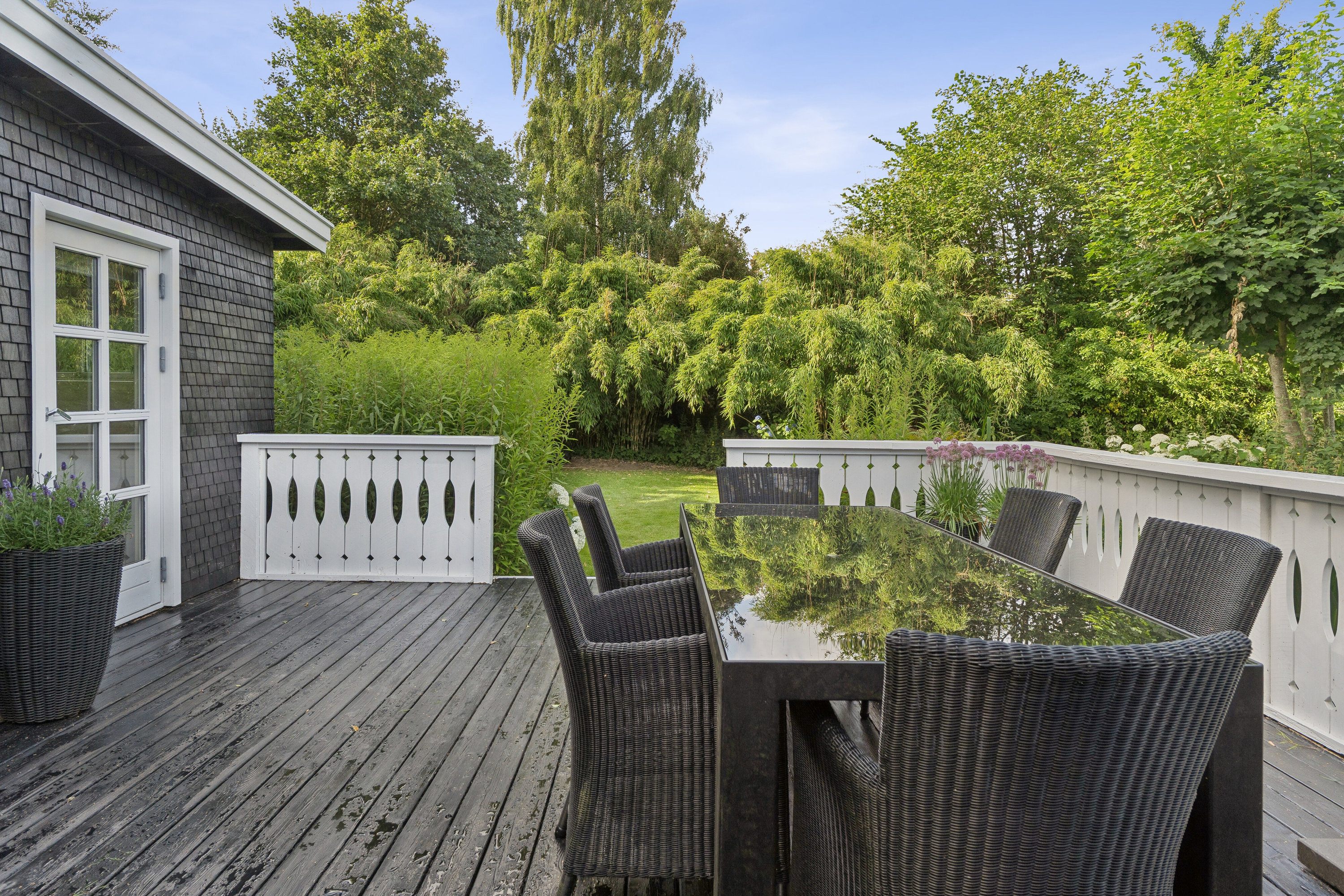 Fremhævet terrasse billede i fuldskærmstilstand. Billede af Vibevej 15, 3100 Hornbæk