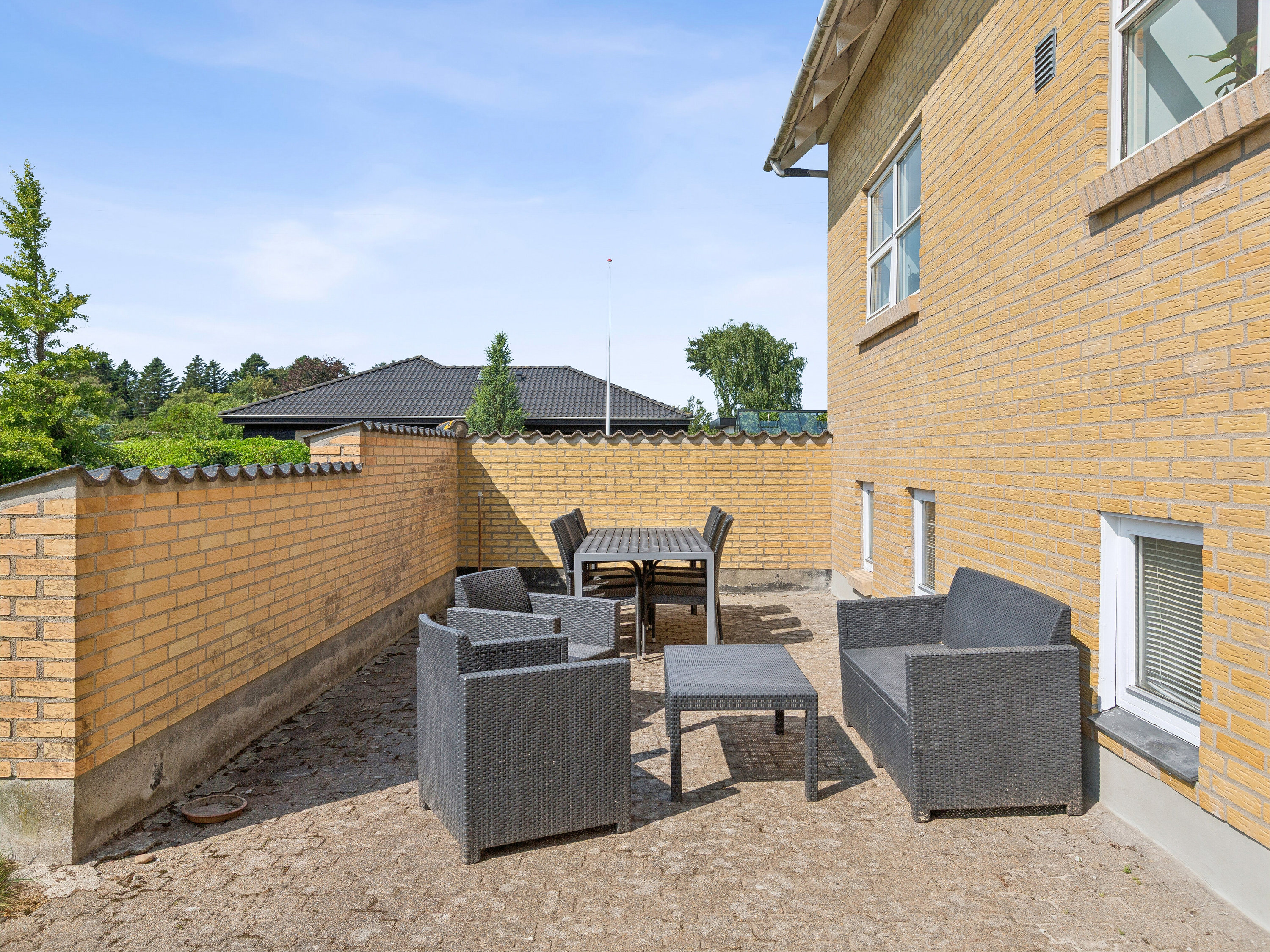Fremhævet terrasse billede i fuldskærmstilstand. Billede af Søndervang 11, 9800 Hjørring