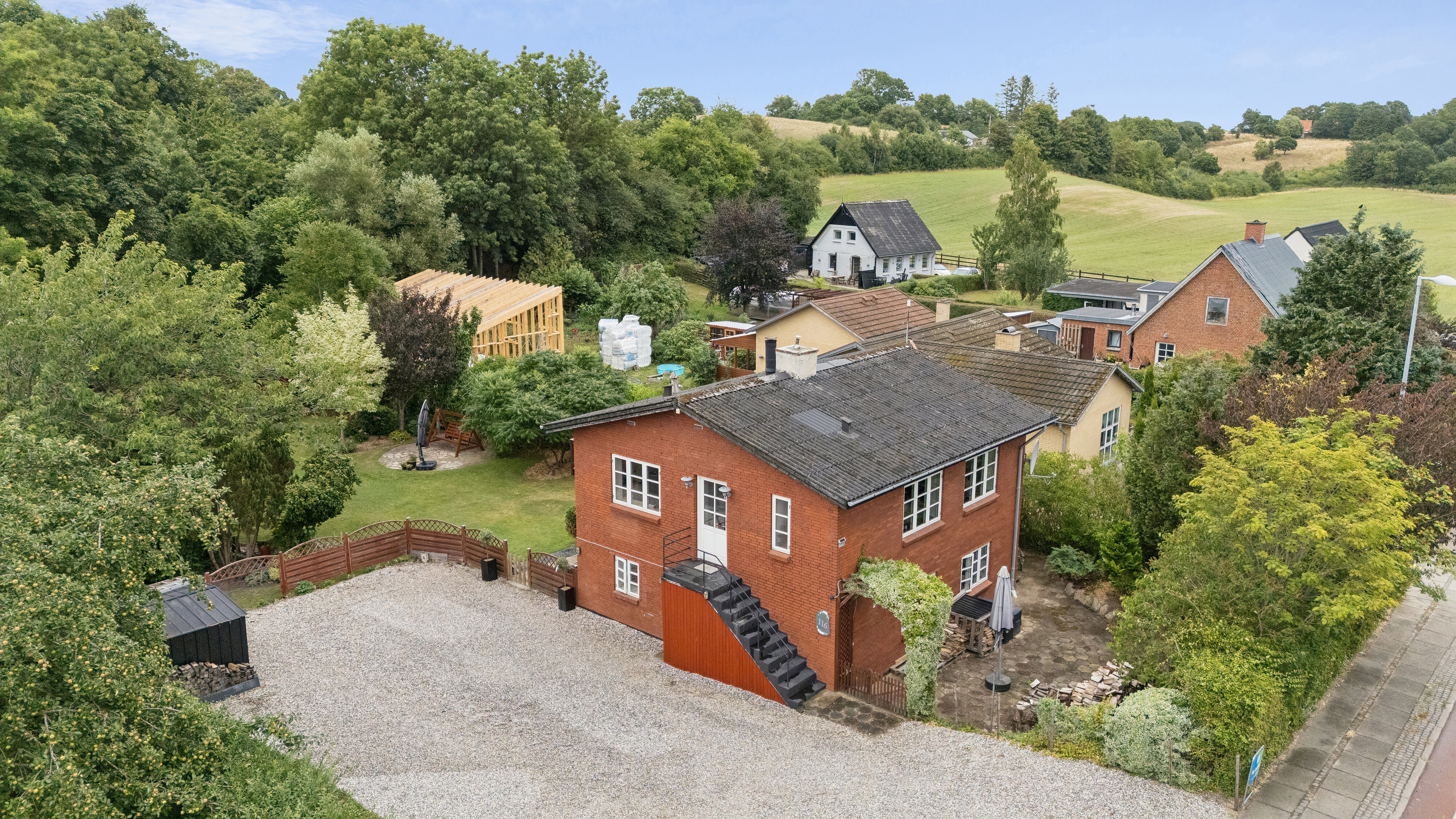 Fremhævet luftfoto billede i fuldskærmstilstand. Billede af Låsbyvej 116, Nørre Vissing, 8660 Skanderborg
