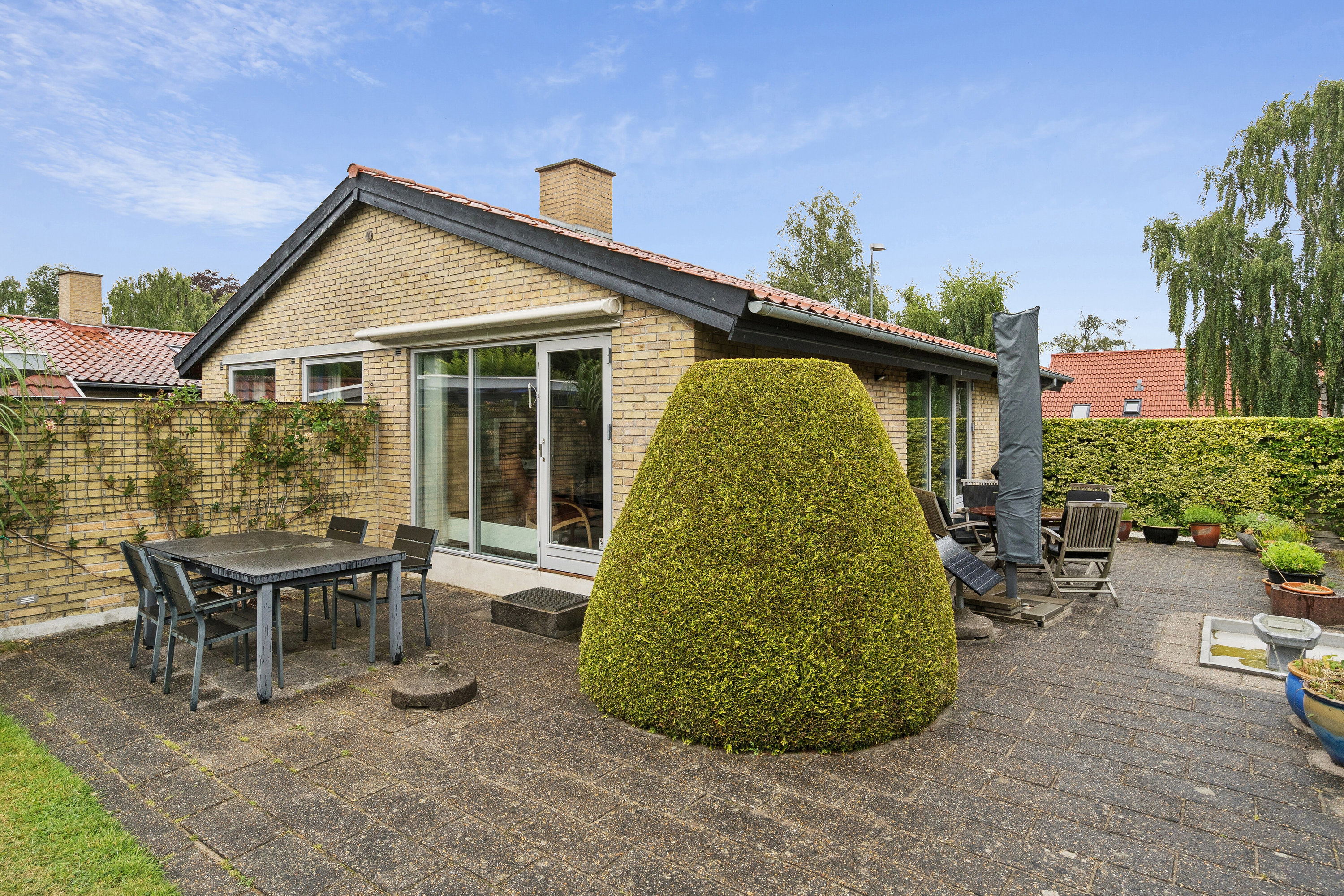 Fremhævet terrasse billede i fuldskærmstilstand. Billede af Elverdalsvej 139, 8270 Højbjerg
