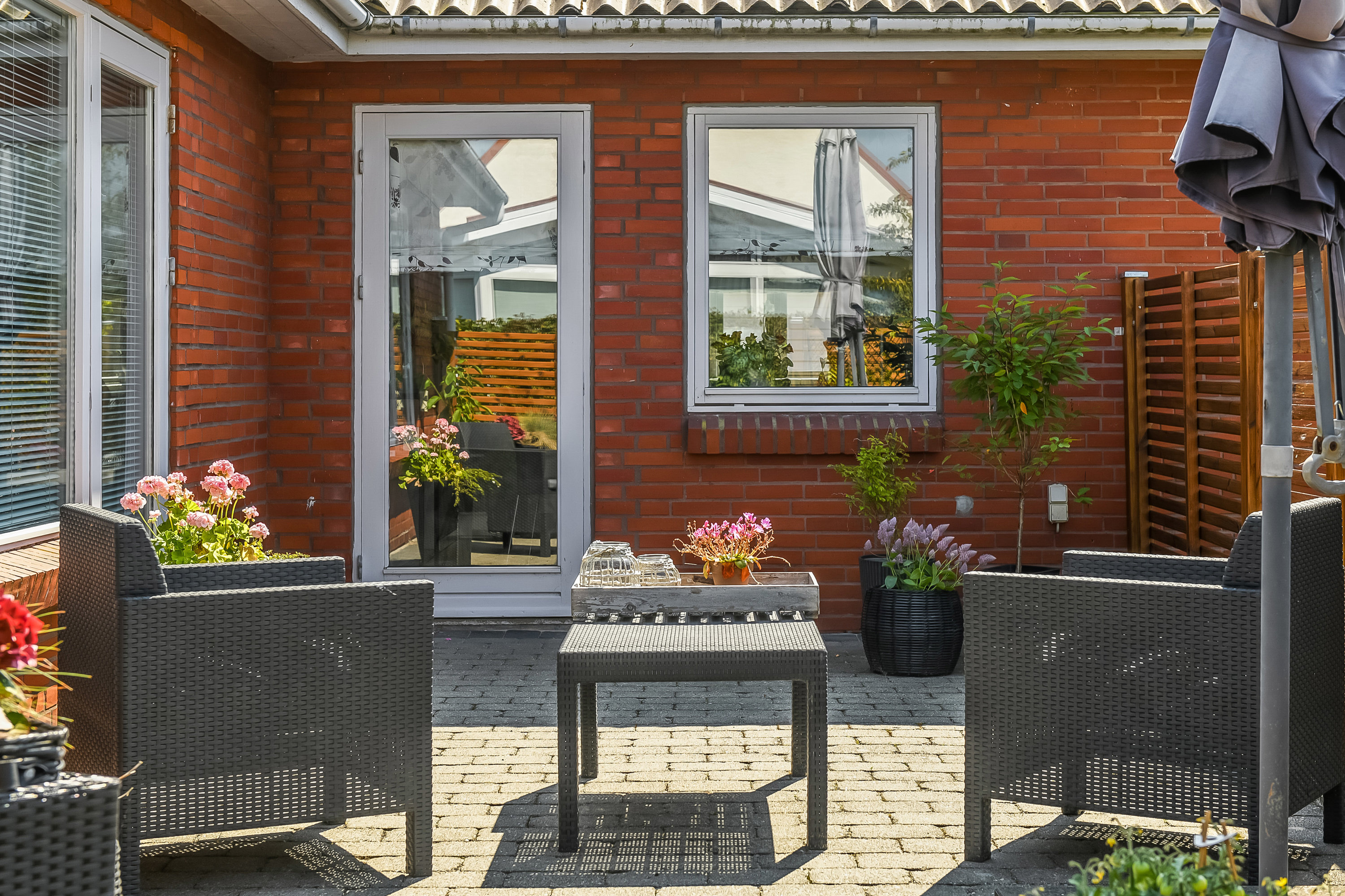 Fremhævet terrasse billede i fuldskærmstilstand. Billede af Engvej 27, 6840 Oksbøl