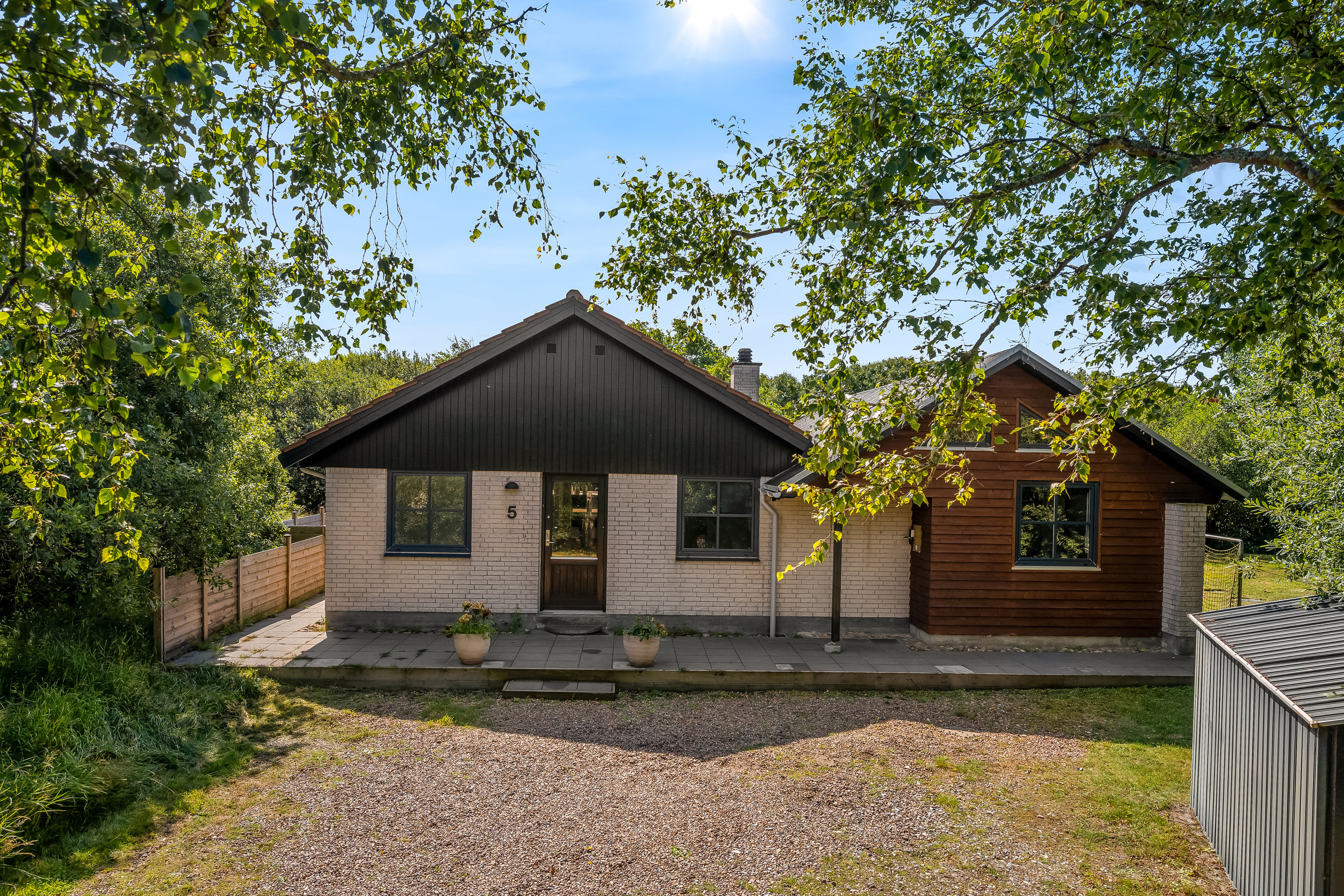 Fremhævet facade billede i fuldskærmstilstand. Billede af Blommens Toft 5, Rindby Strand, 6720 Fanø