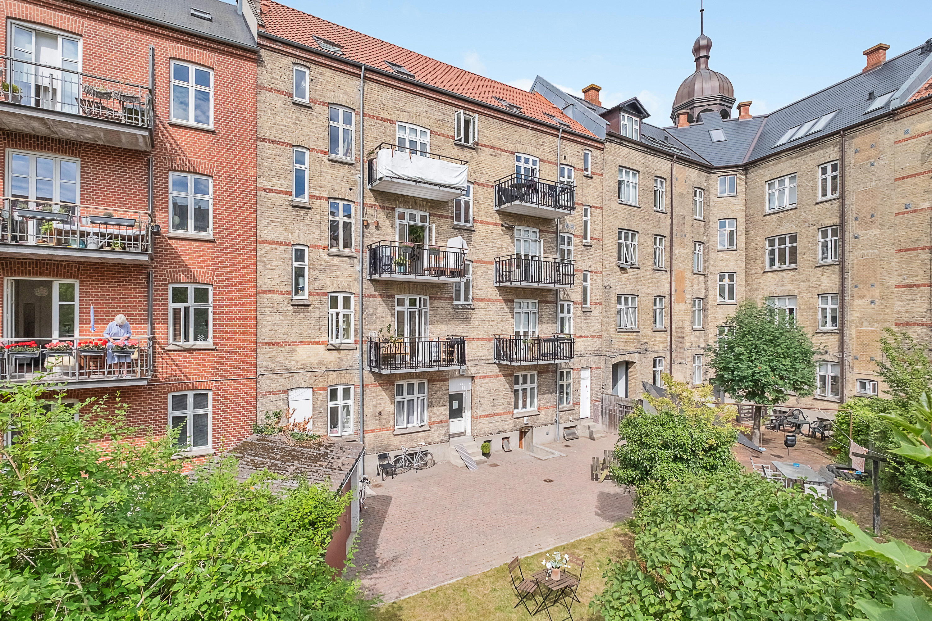 Fremhævet bag facade billede i fuldskærmstilstand. Billede af Hans Broges Gade 3, 2. tv., 8000 Aarhus C