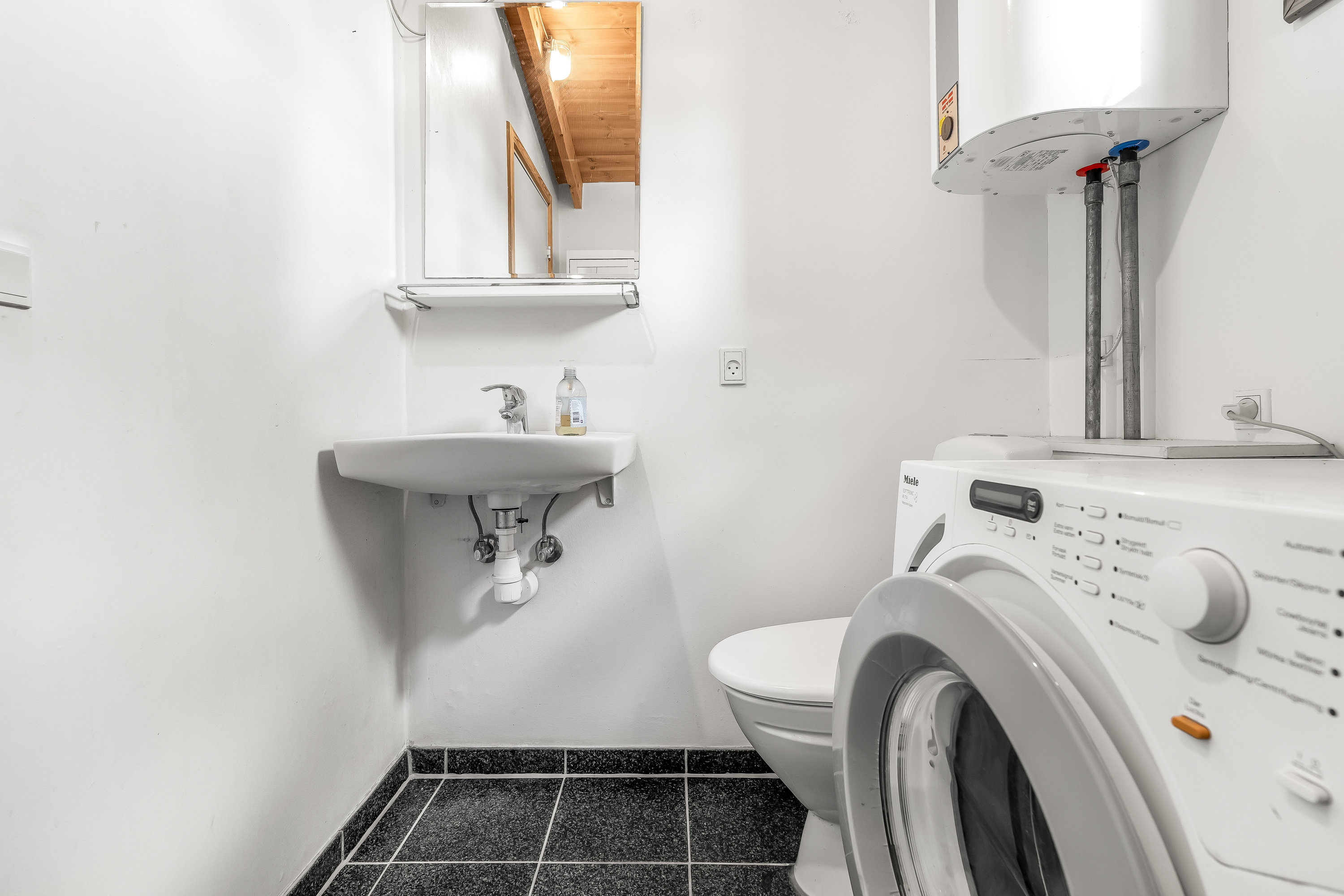 Fremhævet toilet billede i fuldskærmstilstand. Billede af Tirsdagsengen 23, 3400 Hillerød
