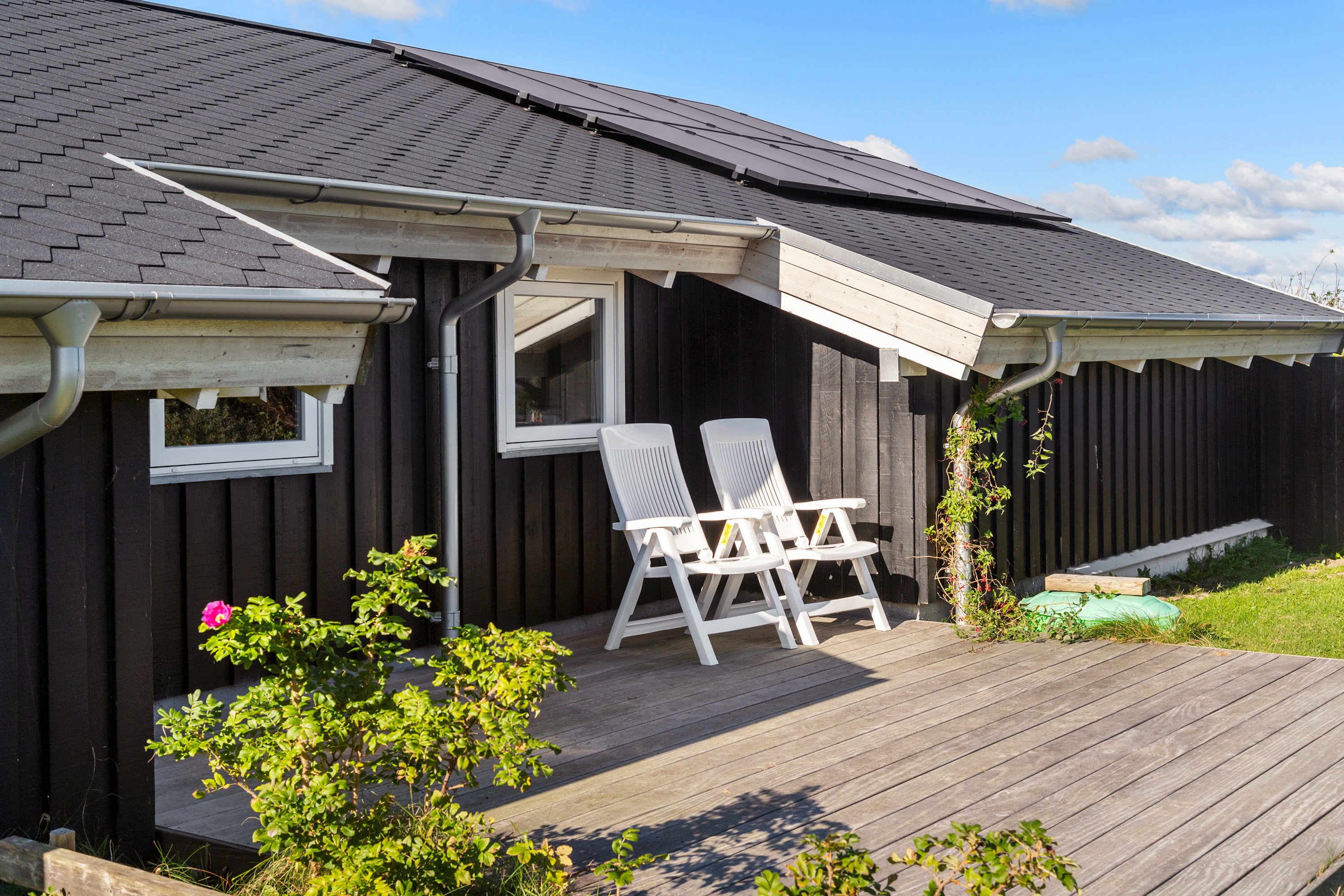 Fremhævet terrasse billede i fuldskærmstilstand. Billede af Jævndøgnsvej 2, Skal Klit, 9800 Hjørring